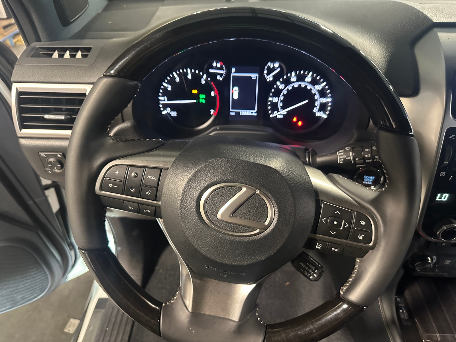 Thumbnail: 2023 Lexus GX - 4