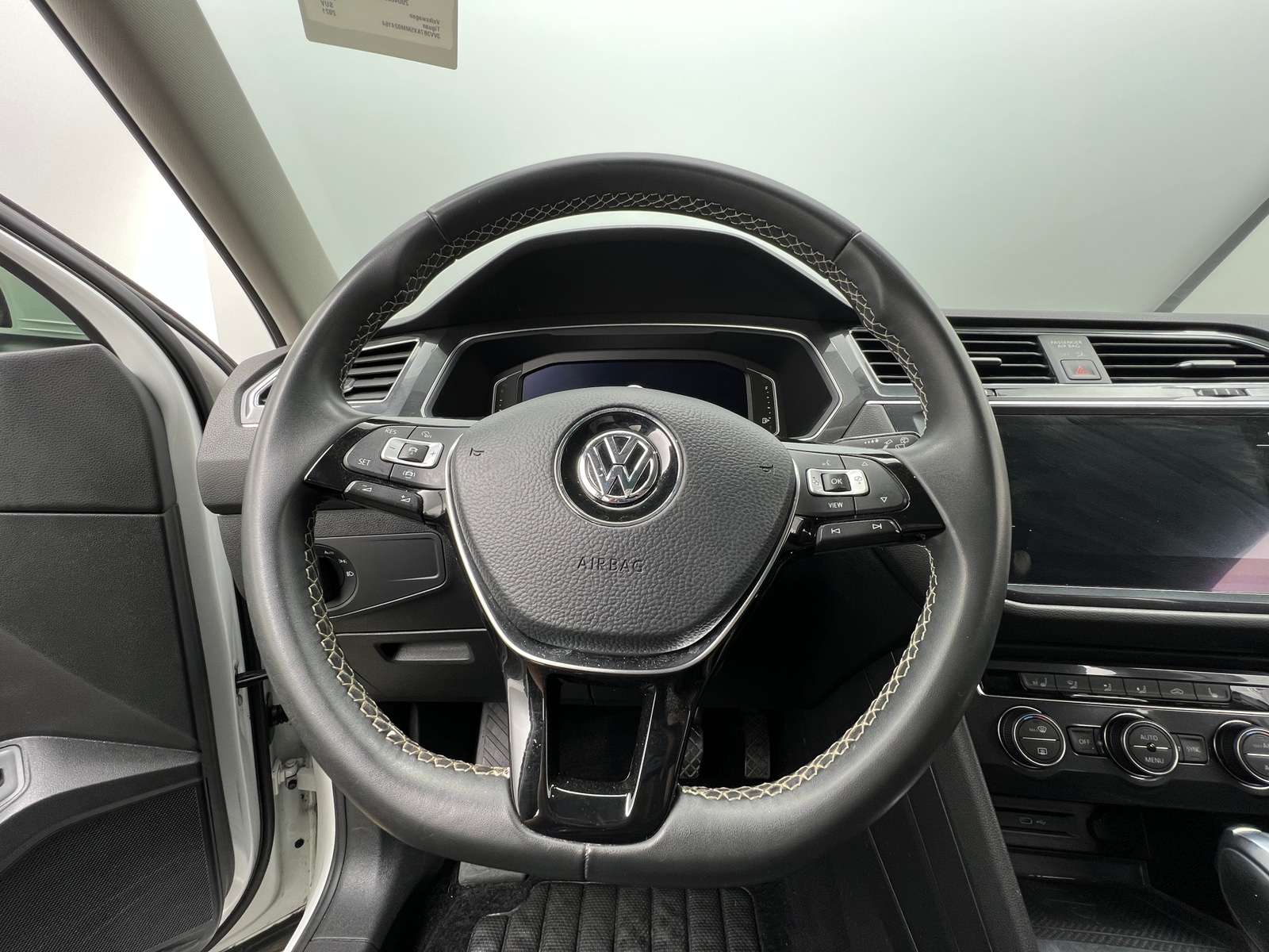 Thumbnail: 2021 Volkswagen Tiguan - 4