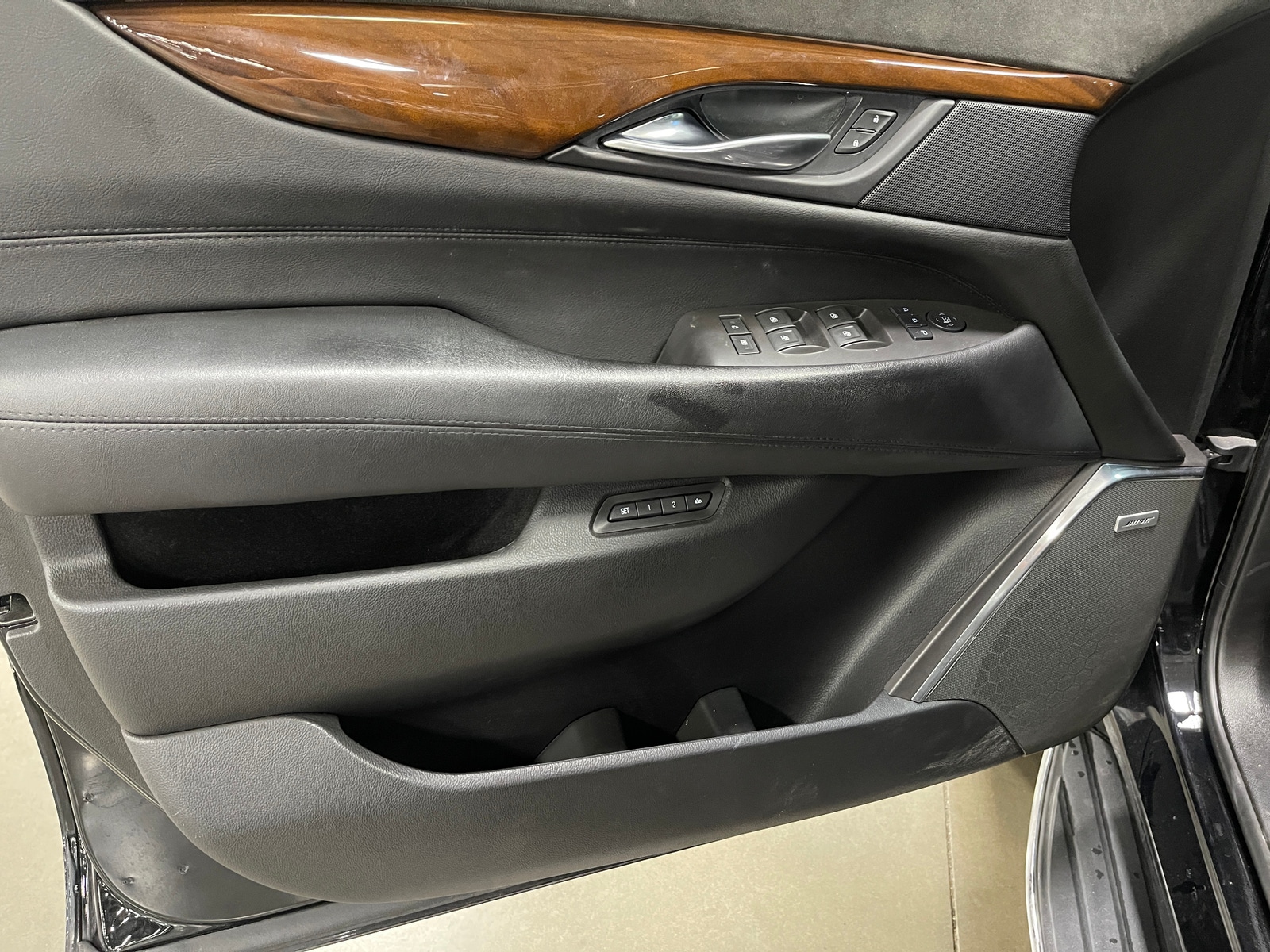 Thumbnail: 2017 Cadillac Escalade - 4