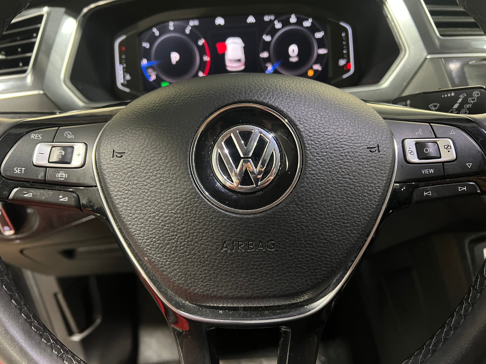 Thumbnail: 2020 Volkswagen Tiguan - 4