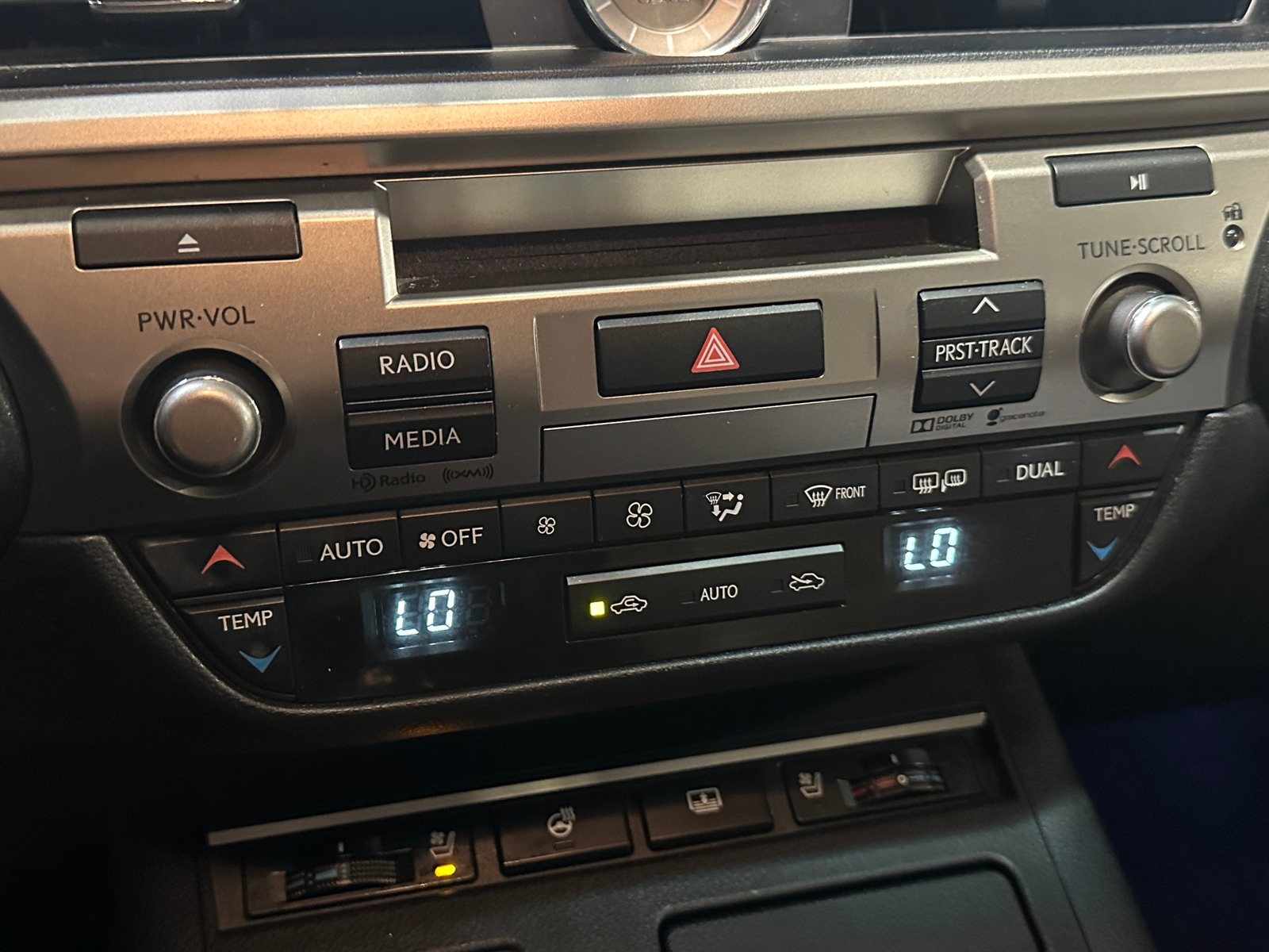 Thumbnail: 2015 Lexus ES - 3