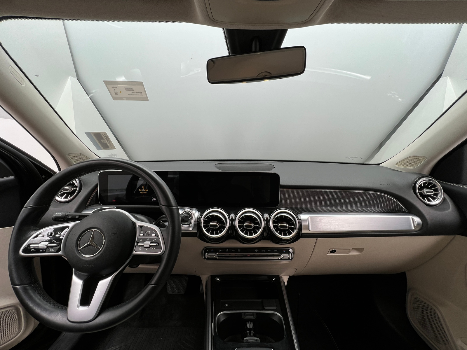 Thumbnail: 2020 Mercedes-Benz GLB - 2