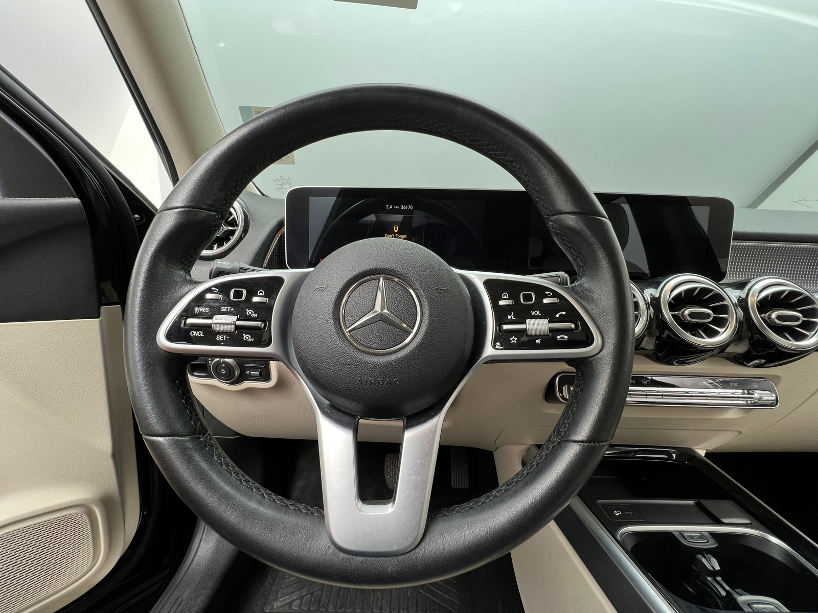 Thumbnail: 2020 Mercedes-Benz GLB - 4