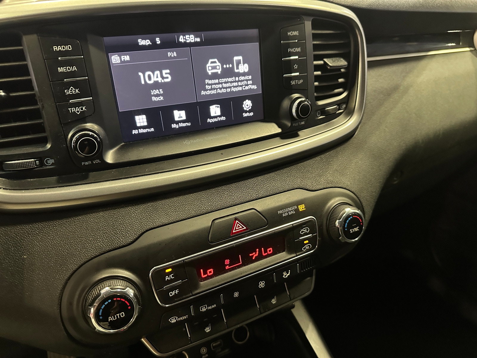 Thumbnail: 2019 Kia Sorento - 4