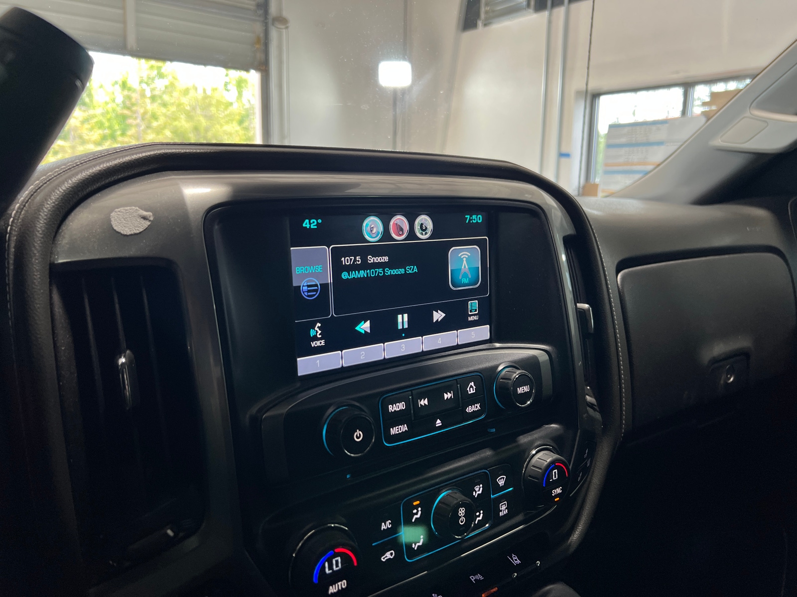 Thumbnail: 2015 Chevrolet Silverado 1500 - 3