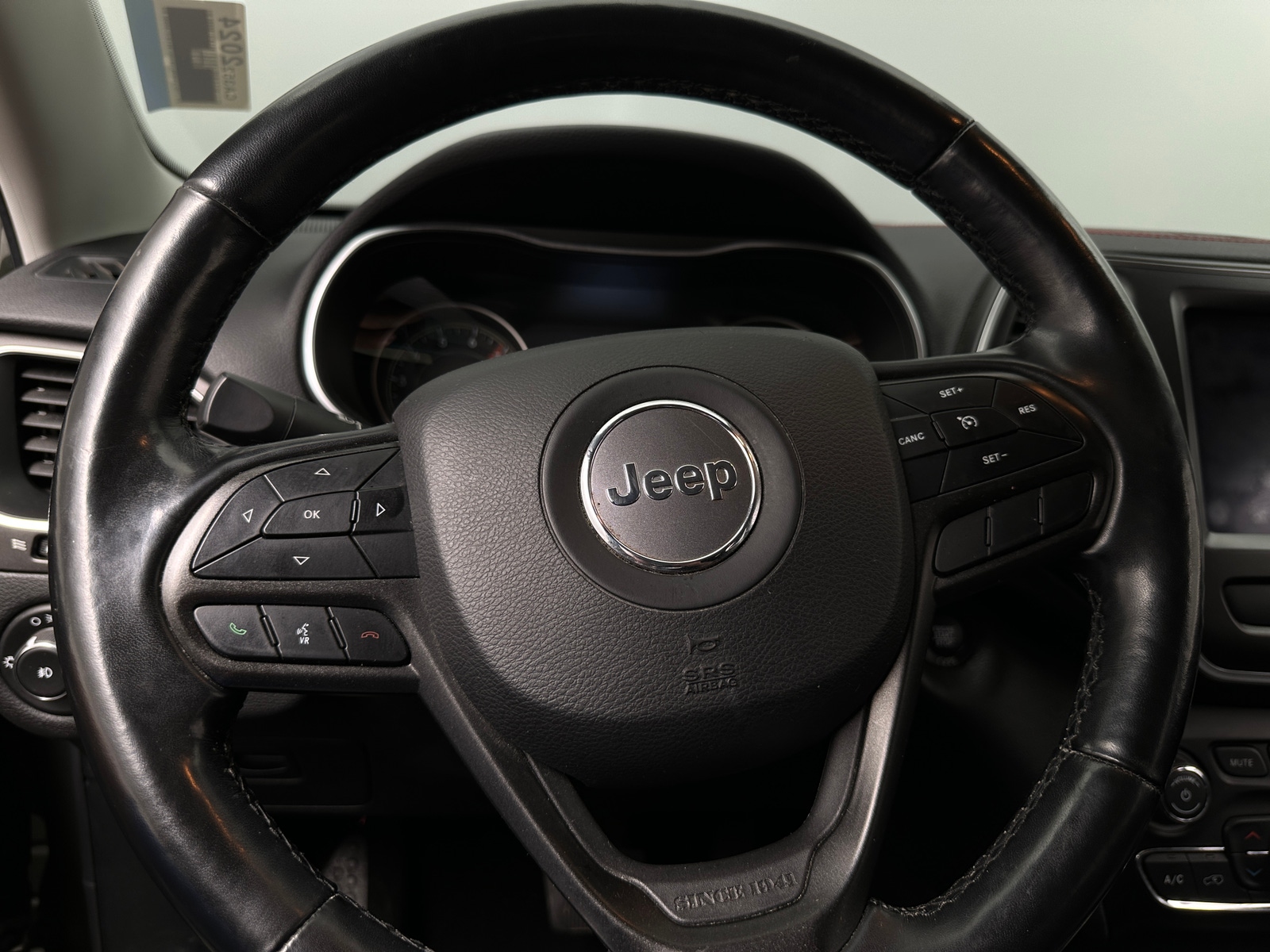 Thumbnail: 2020 Jeep Cherokee - 5