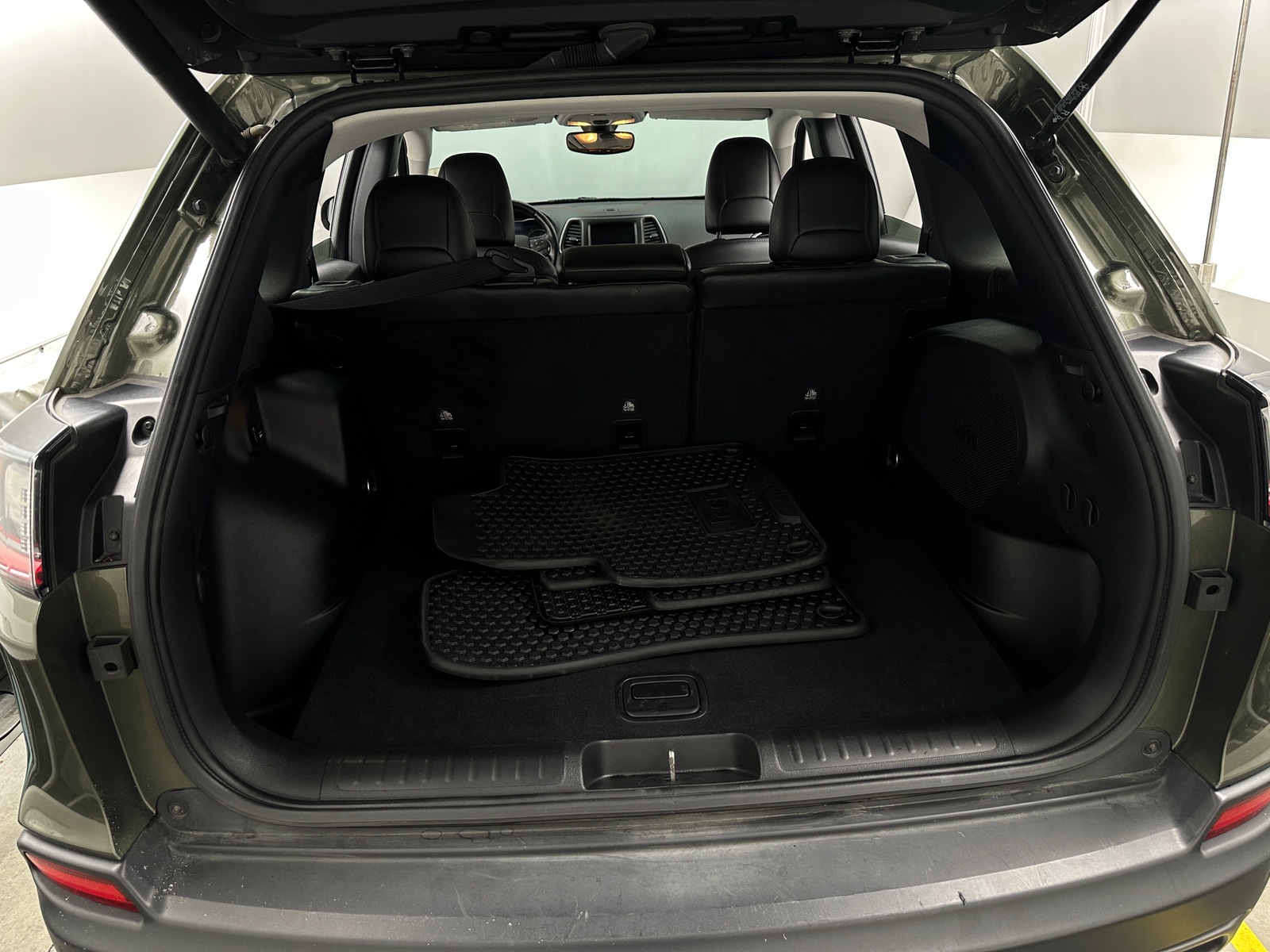Thumbnail: 2020 Jeep Cherokee - 7