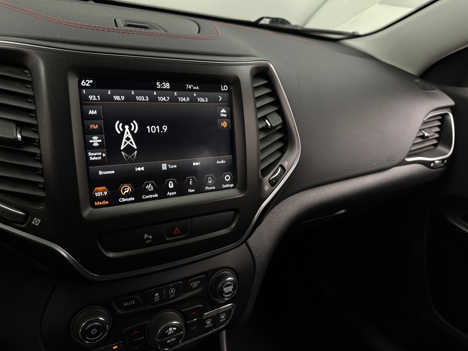 Thumbnail: 2020 Jeep Cherokee - 4