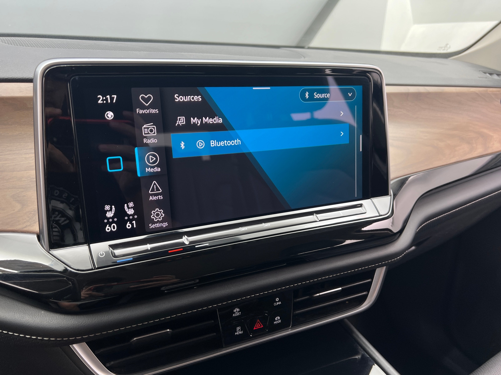Thumbnail: 2024 Volkswagen Atlas - 3