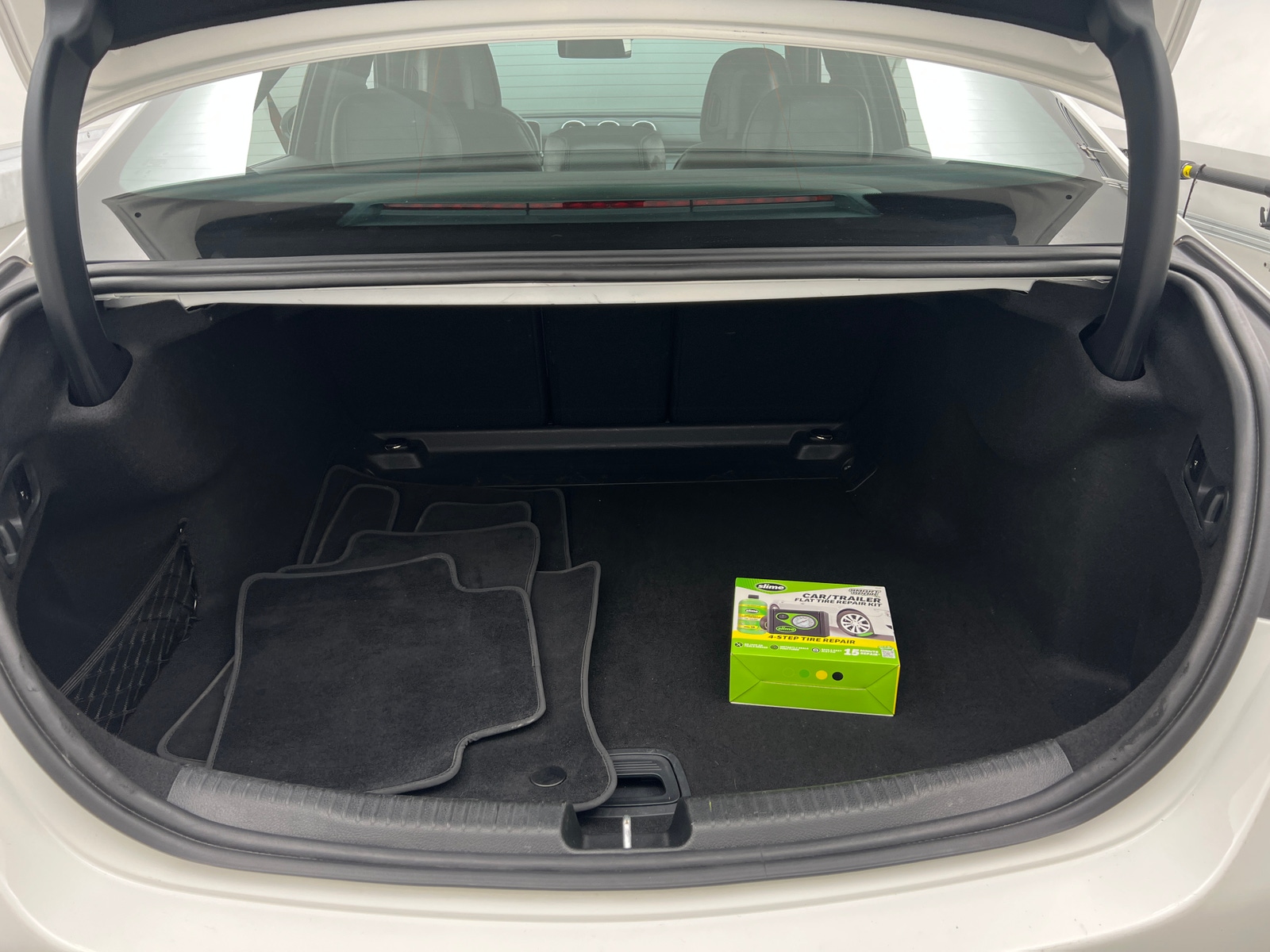 Thumbnail: 2024 Mercedes-Benz C-Class - 6