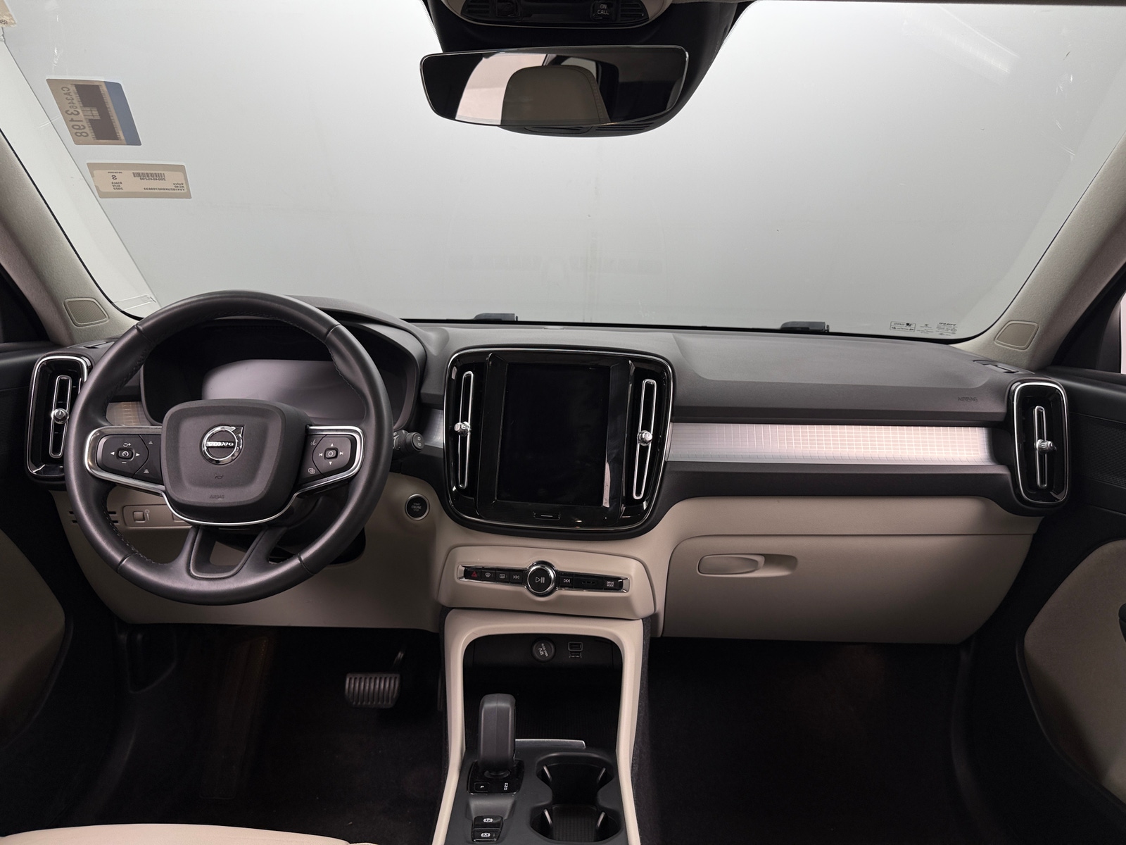 Thumbnail: 2022 Volvo XC40 - 2