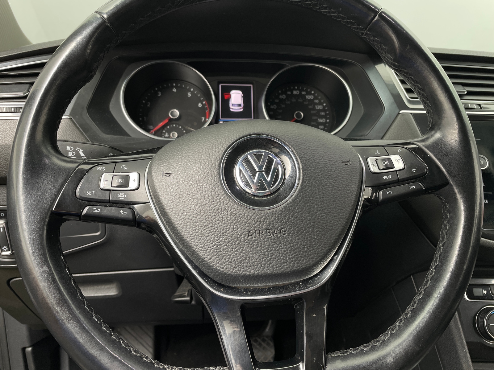 Thumbnail: 2019 Volkswagen Tiguan - 4