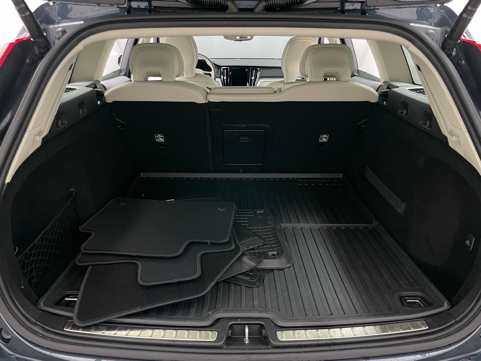 Thumbnail: 2020 Volvo V60 - 6