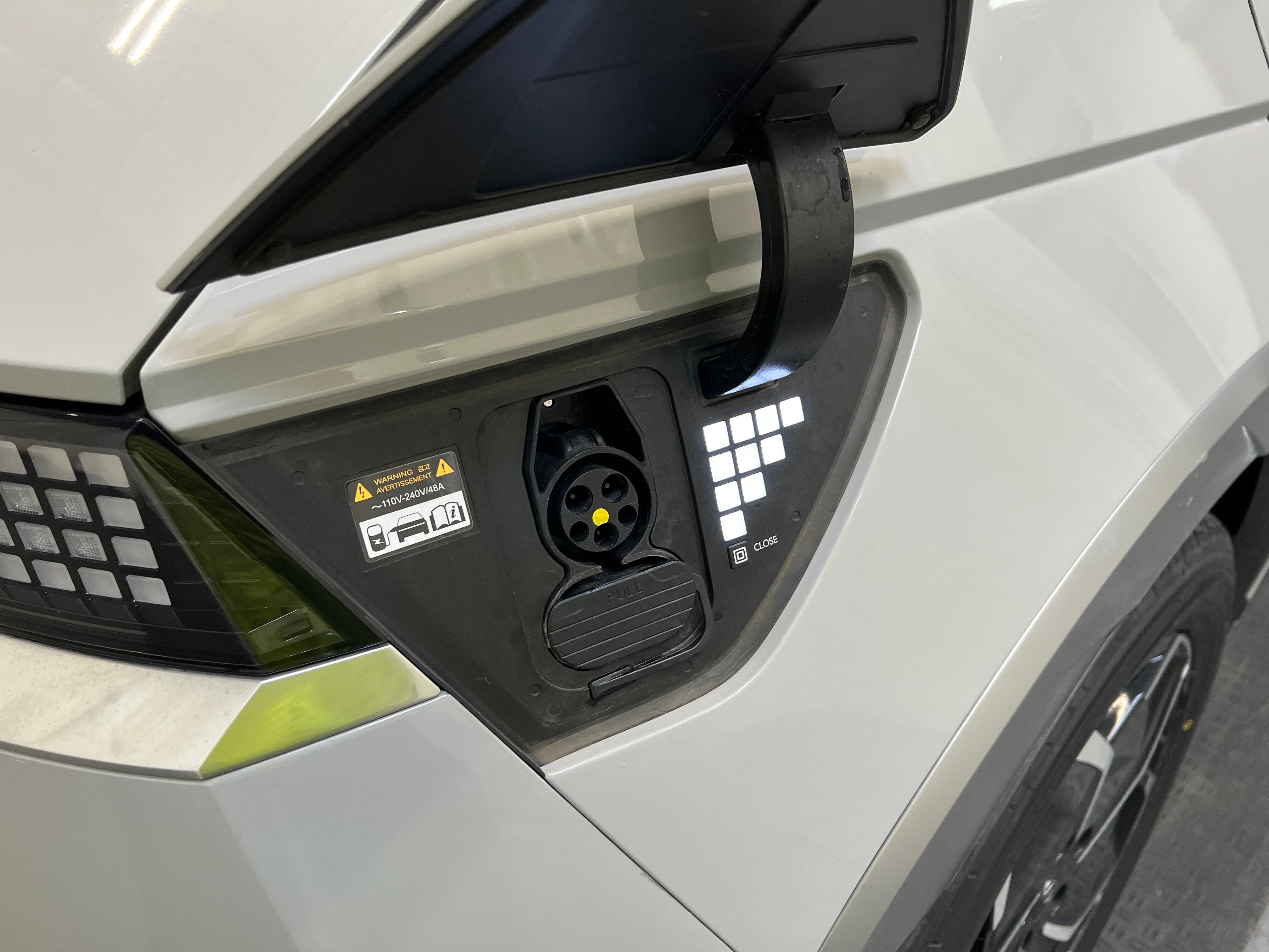 Used 2023 Hyundai IONIQ 5 Limited with VIN KM8KR4AE5PU189338 for sale in Oak Creek, WI