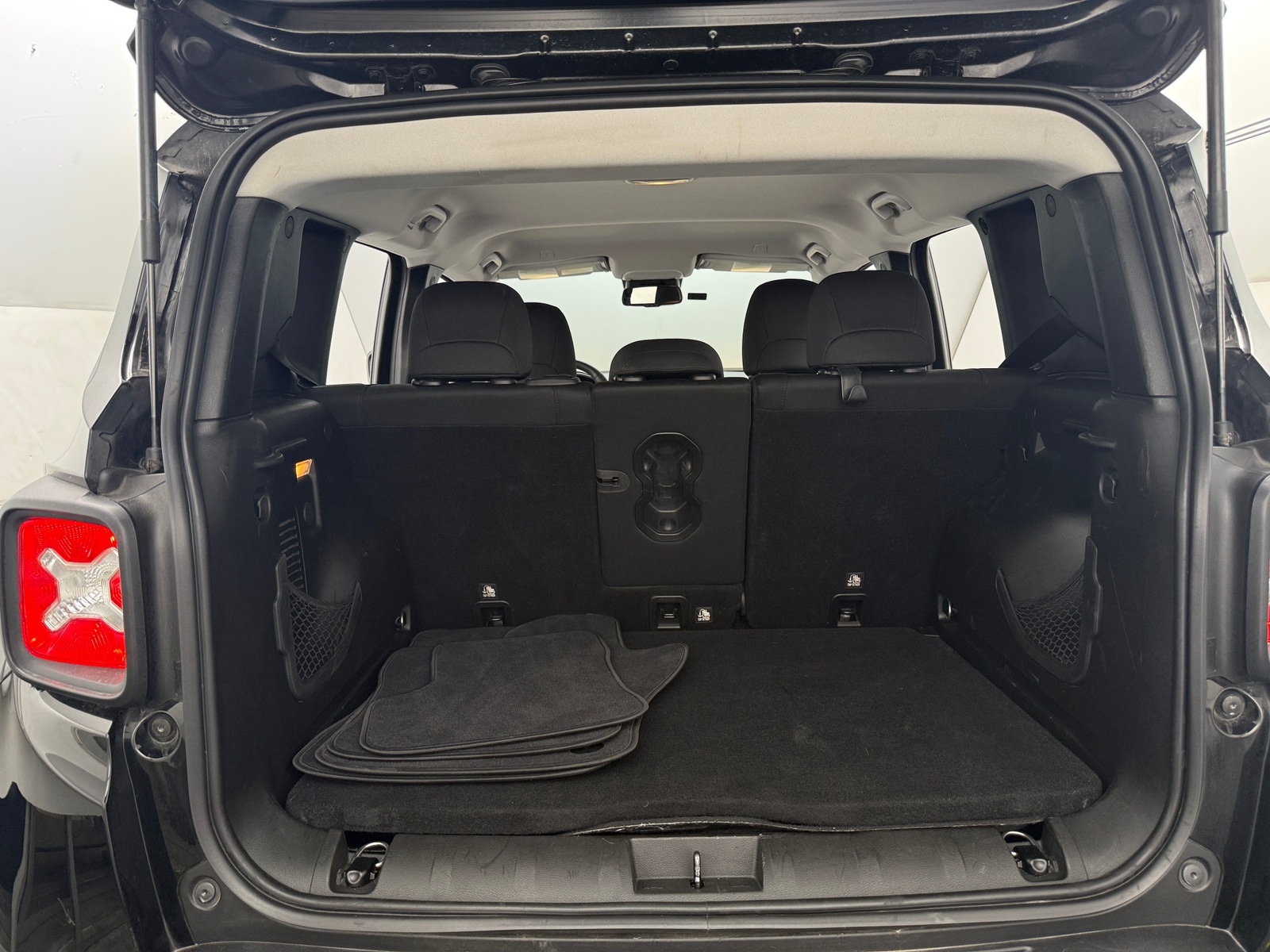 Thumbnail: 2019 Jeep Renegade - 7