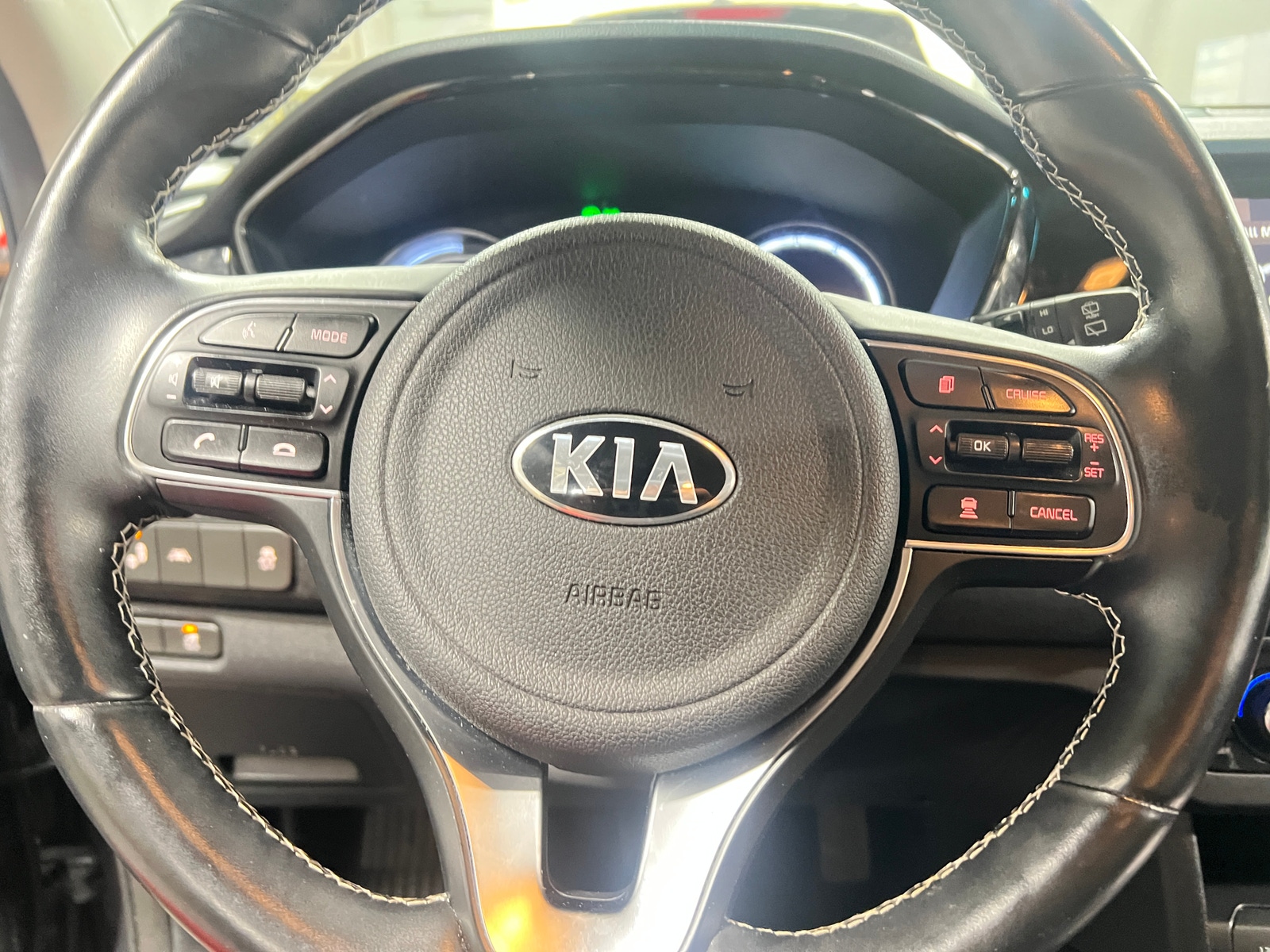 Thumbnail: 2020 Kia Niro - 4
