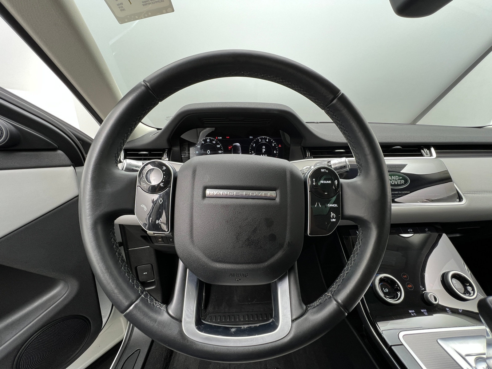 Thumbnail: 2020 Land Rover Range Rover Evoque - 4