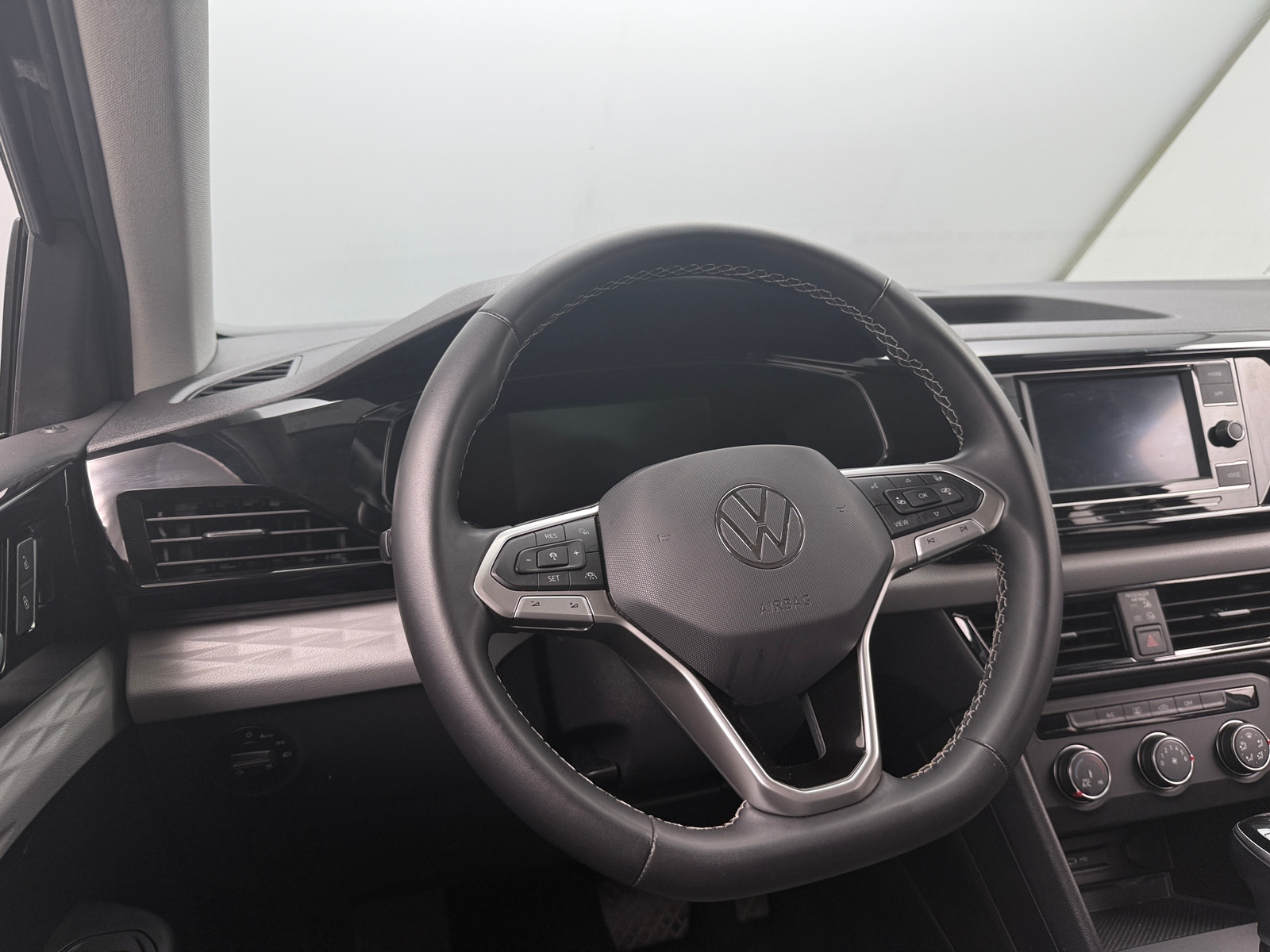 Thumbnail: 2022 Volkswagen Taos - 5