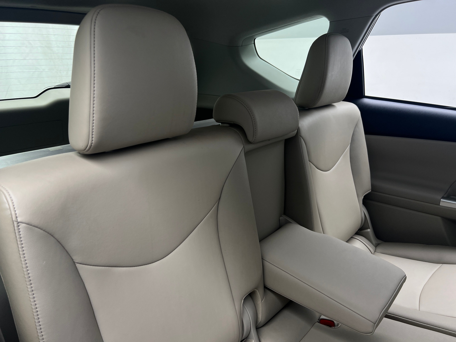 Thumbnail: 2012 Toyota Prius v - 5