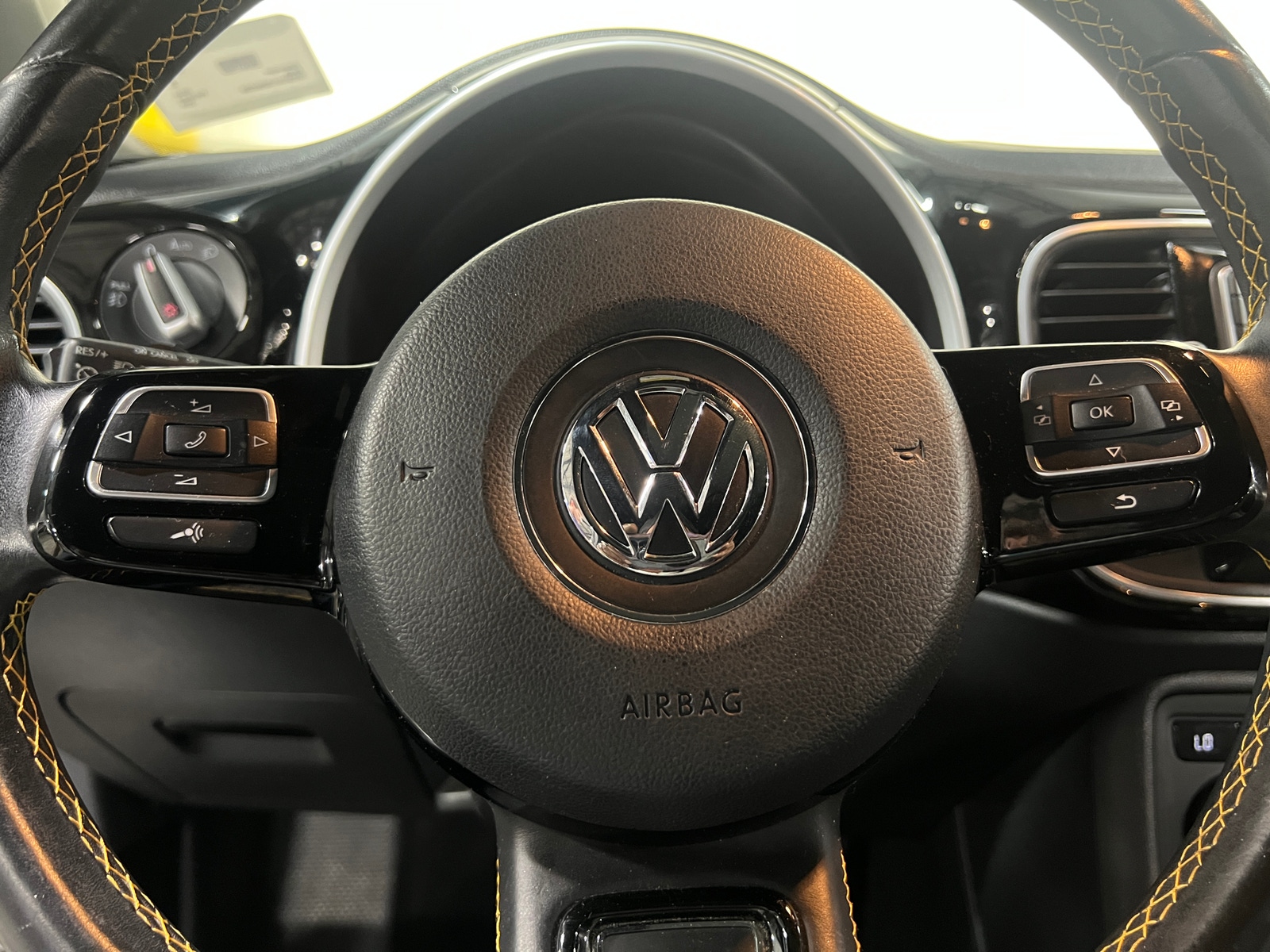 Thumbnail: 2016 Volkswagen Beetle - 4