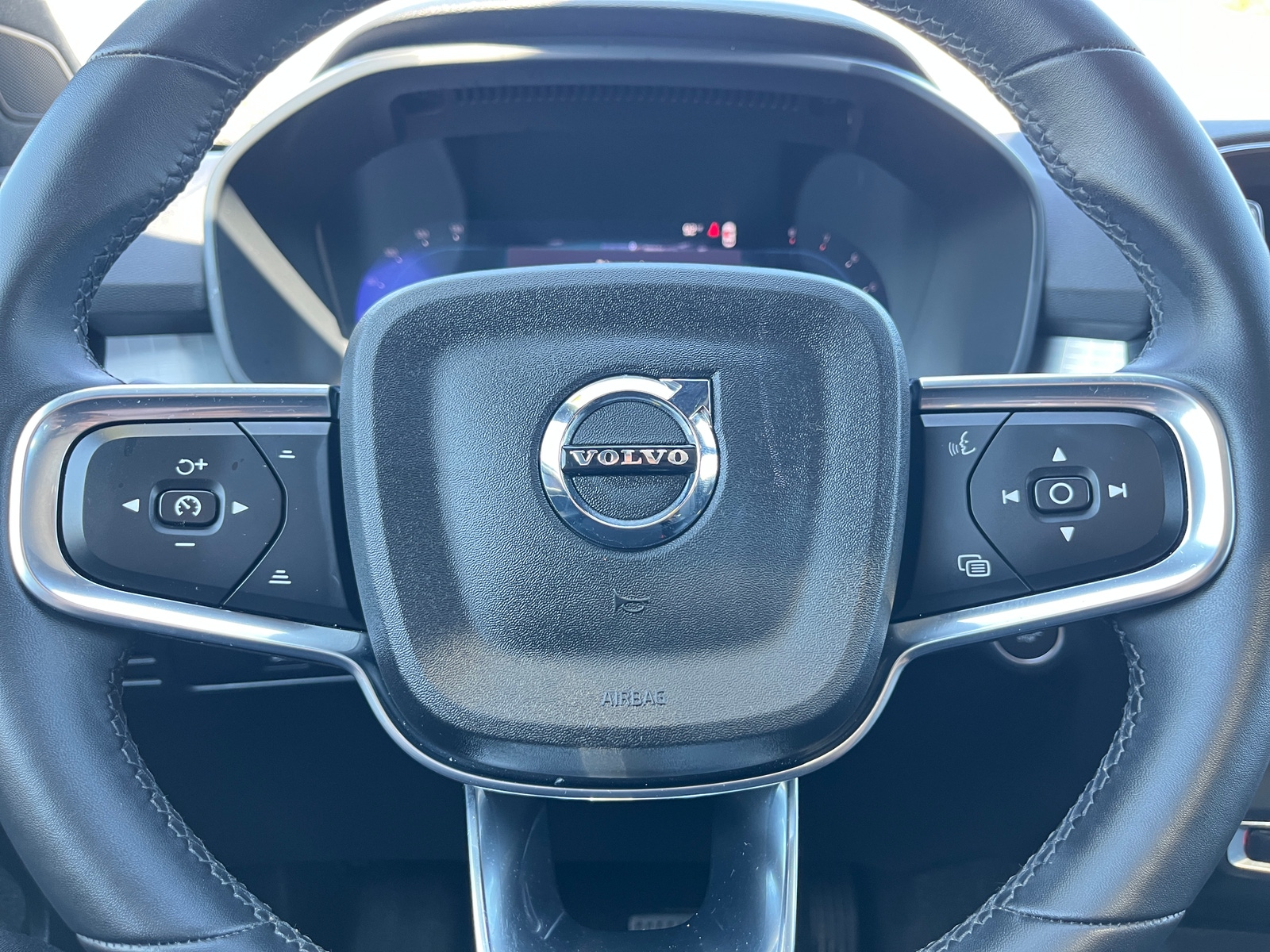 Thumbnail: 2024 Volvo XC40 - 5