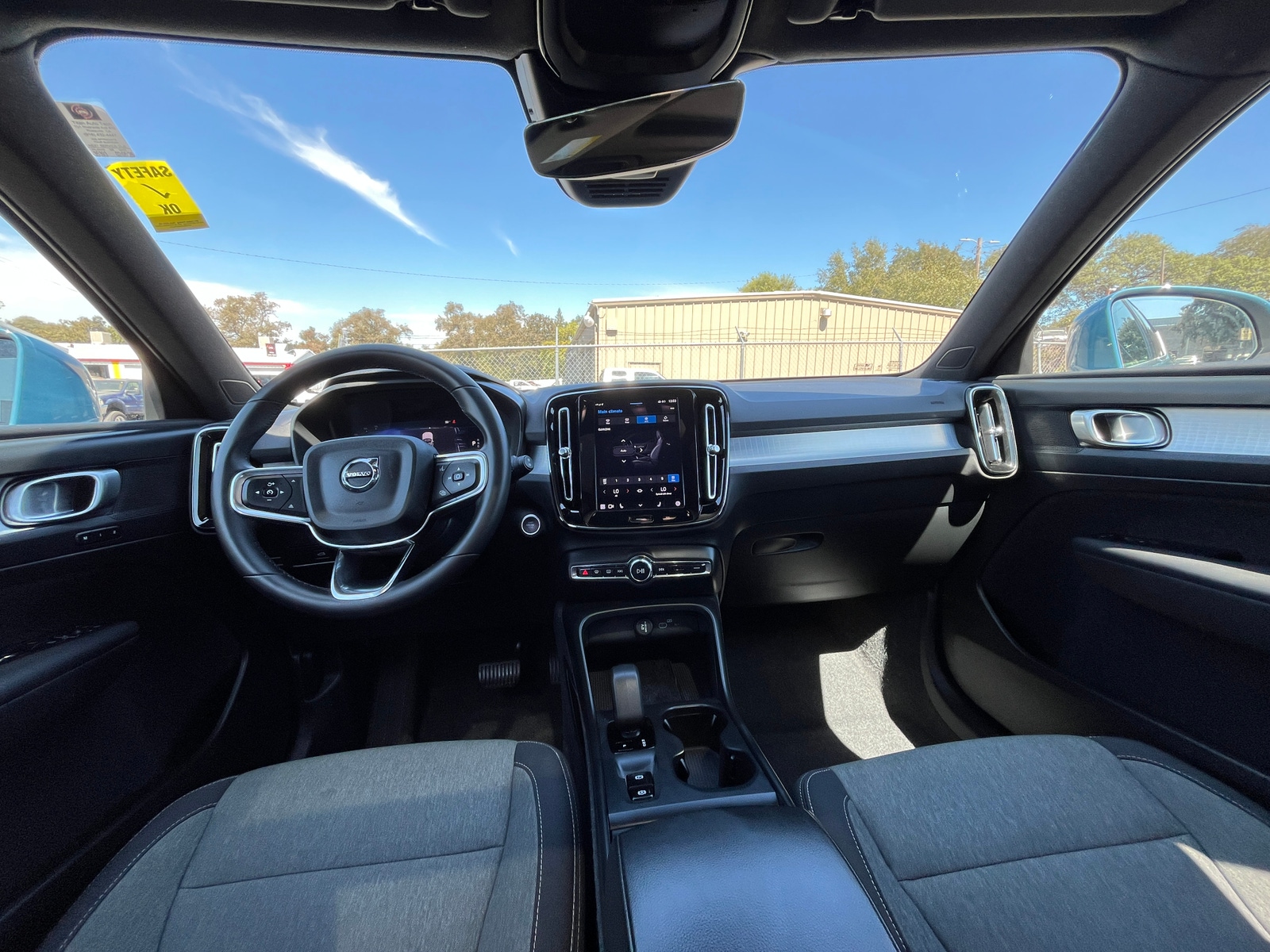 Thumbnail: 2024 Volvo XC40 - 3