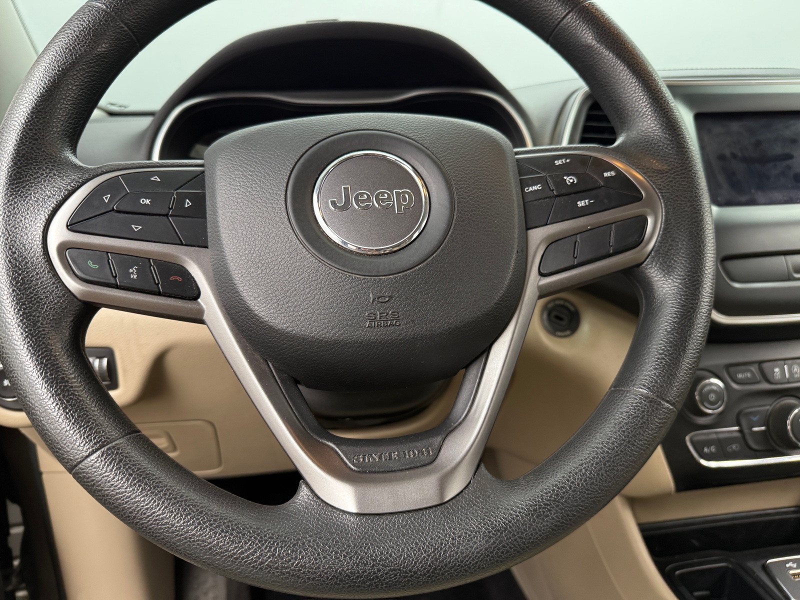 Thumbnail: 2019 Jeep Cherokee - 5
