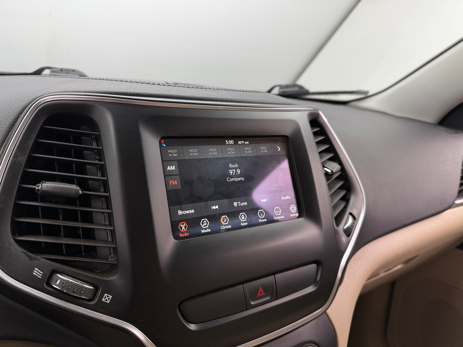 Thumbnail: 2019 Jeep Cherokee - 4