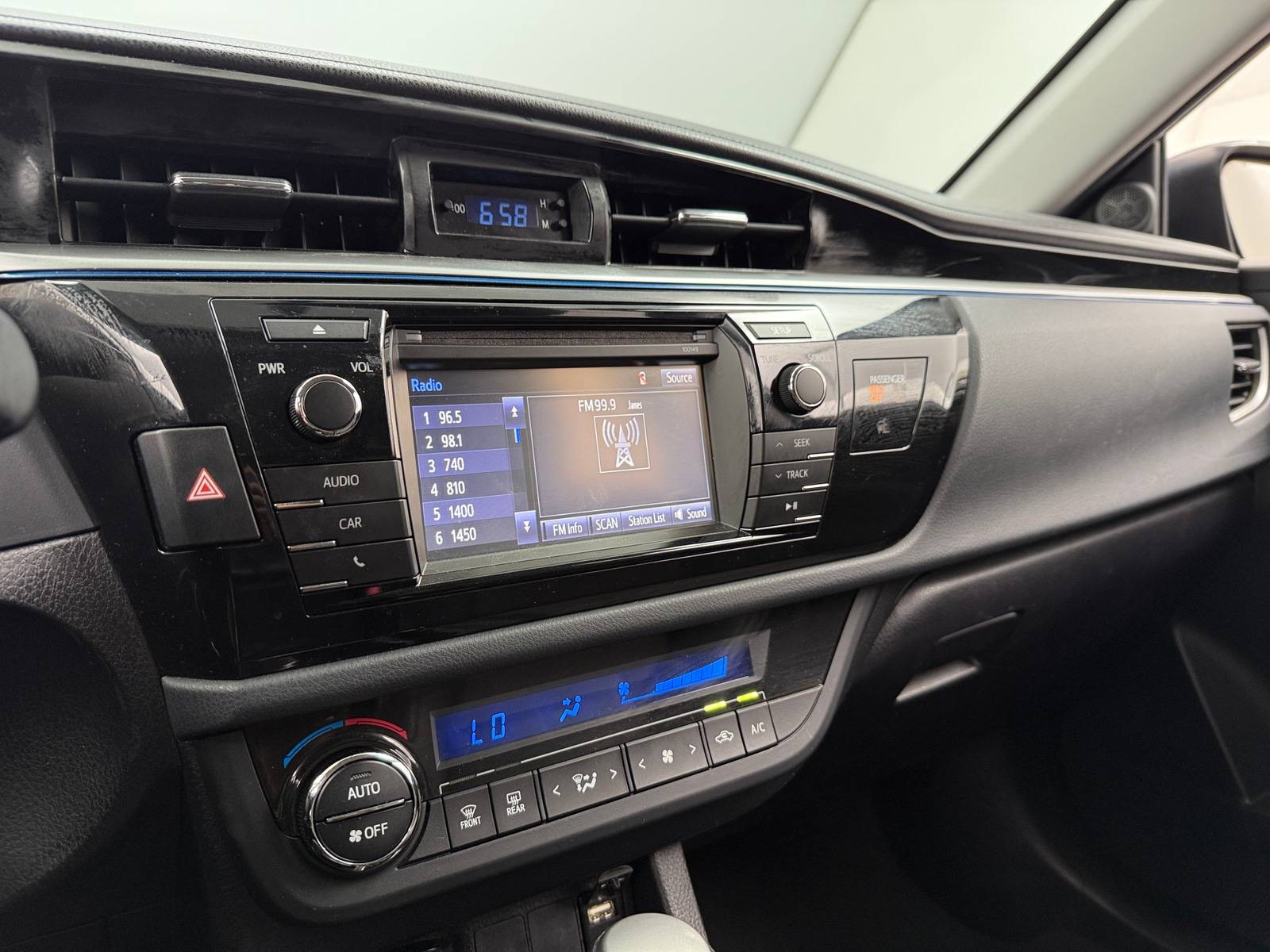 Thumbnail: 2015 Toyota Corolla - 4
