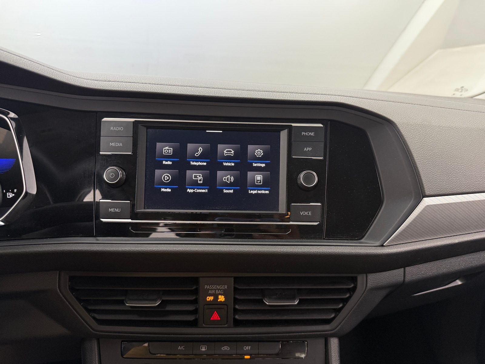 Thumbnail: 2024 Volkswagen Jetta - 4