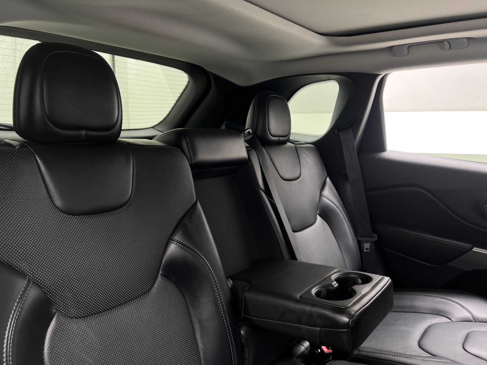 Thumbnail: 2019 Jeep Cherokee - 5