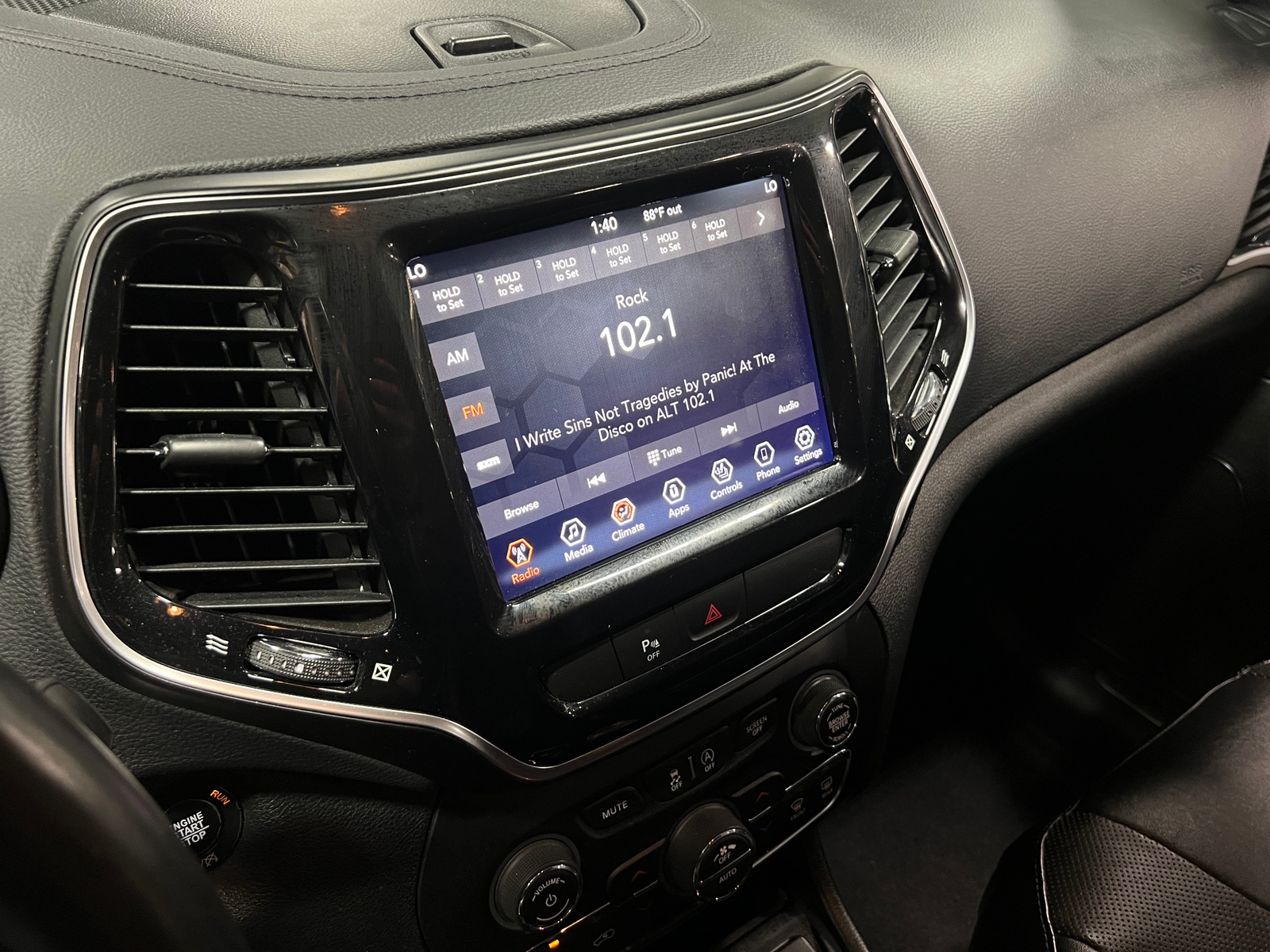 Thumbnail: 2019 Jeep Cherokee - 3