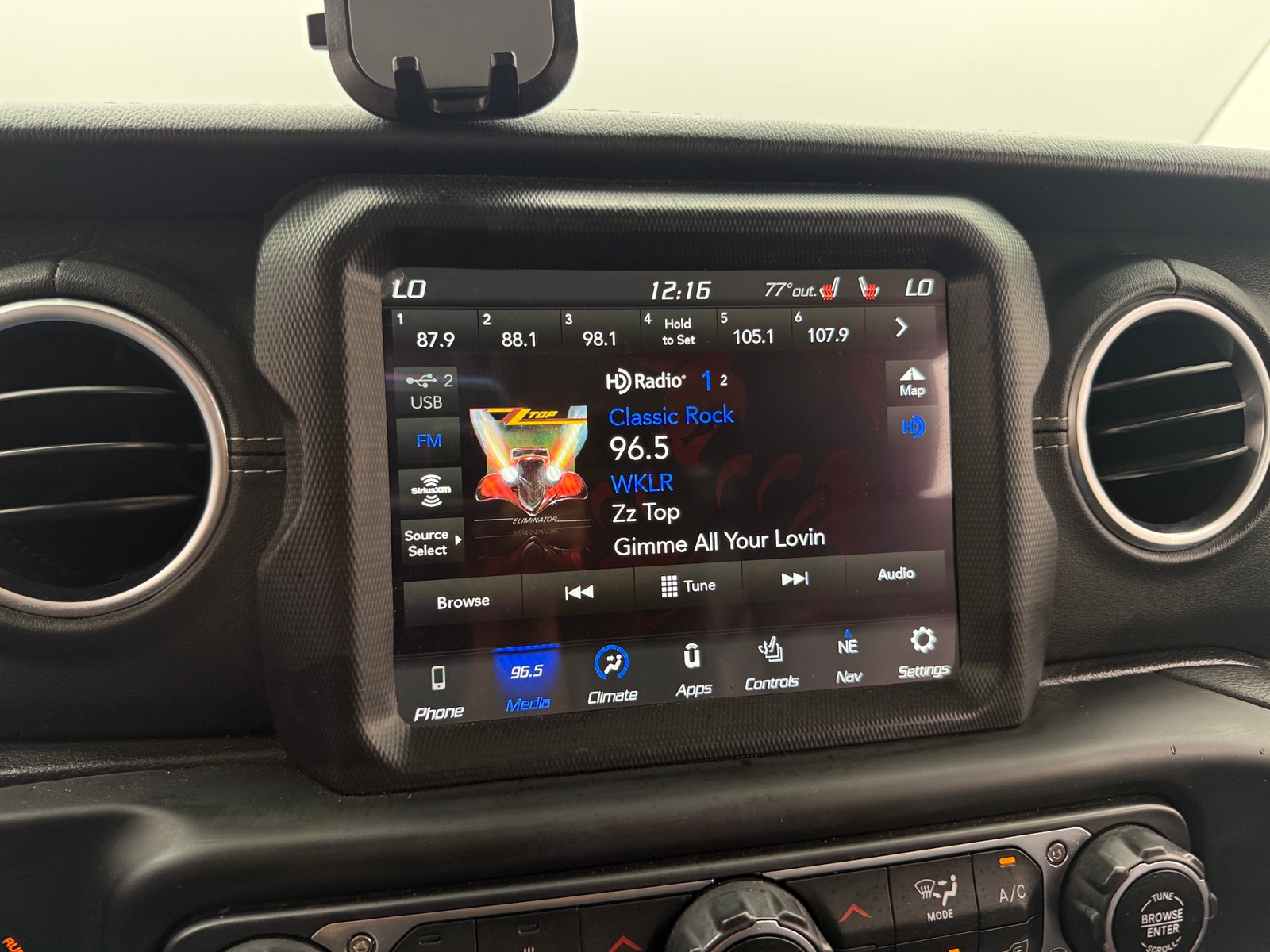 Thumbnail: 2020 Jeep Gladiator - 3