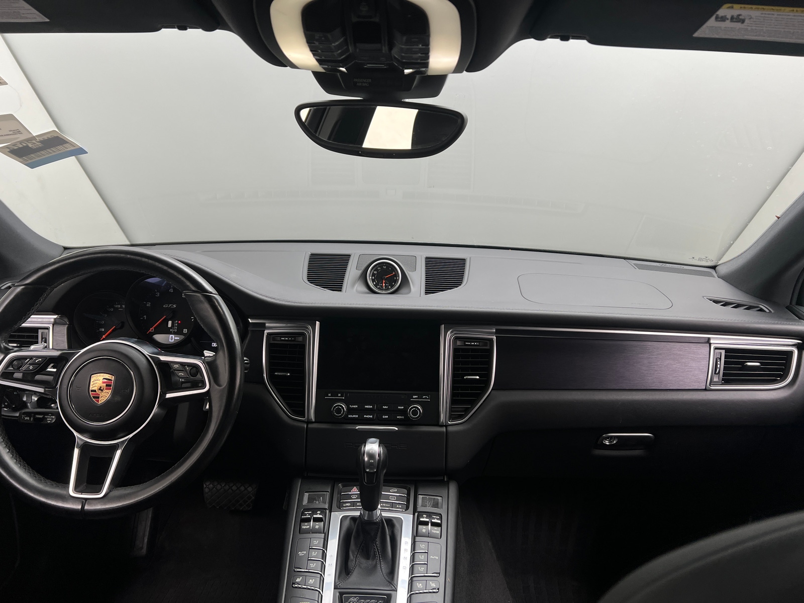 Thumbnail: 2017 Porsche Macan - 2
