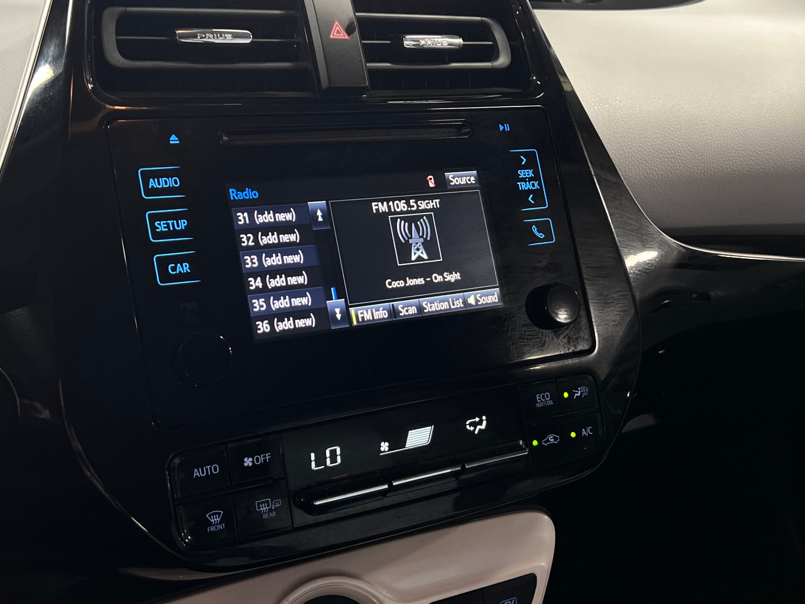 Thumbnail: 2018 Toyota Prius - 4