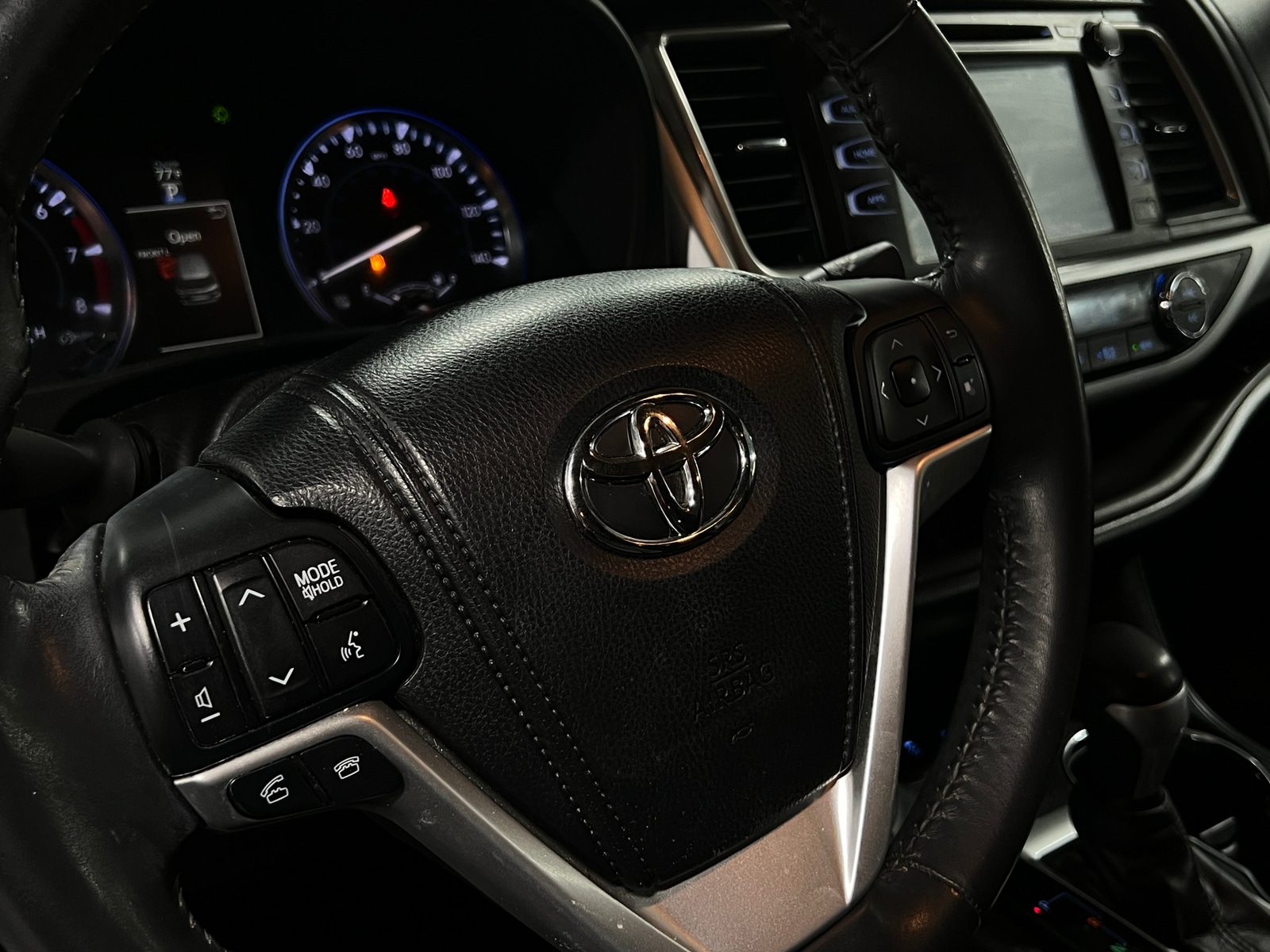 Thumbnail: 2014 Toyota Highlander - 4