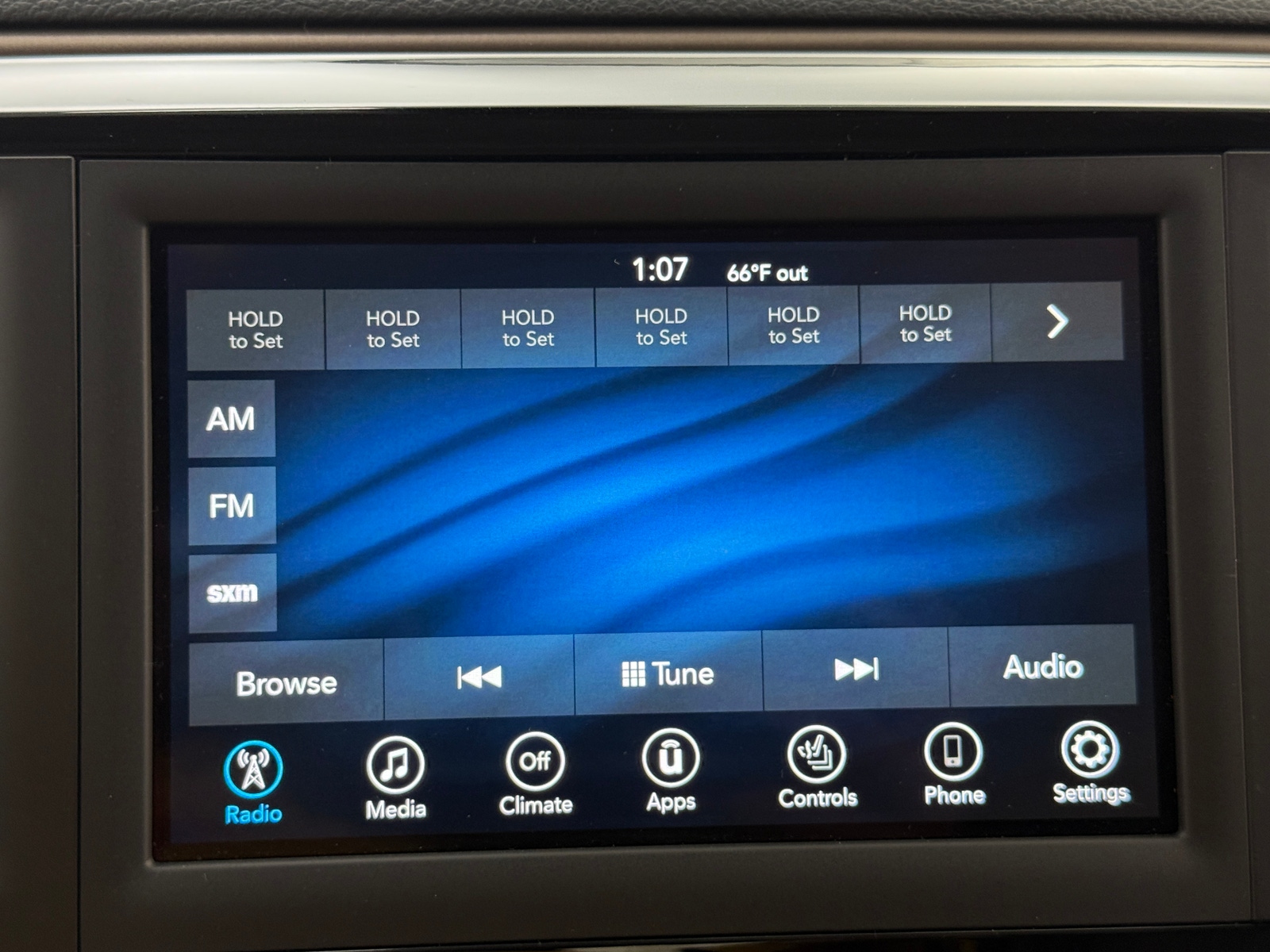 Thumbnail: 2018 Chrysler Pacifica - 3