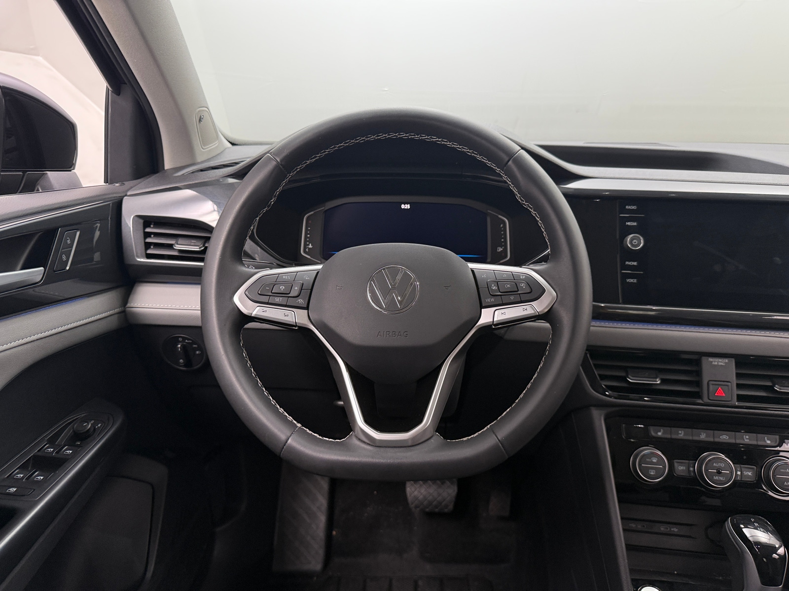 Thumbnail: 2023 Volkswagen Taos - 4
