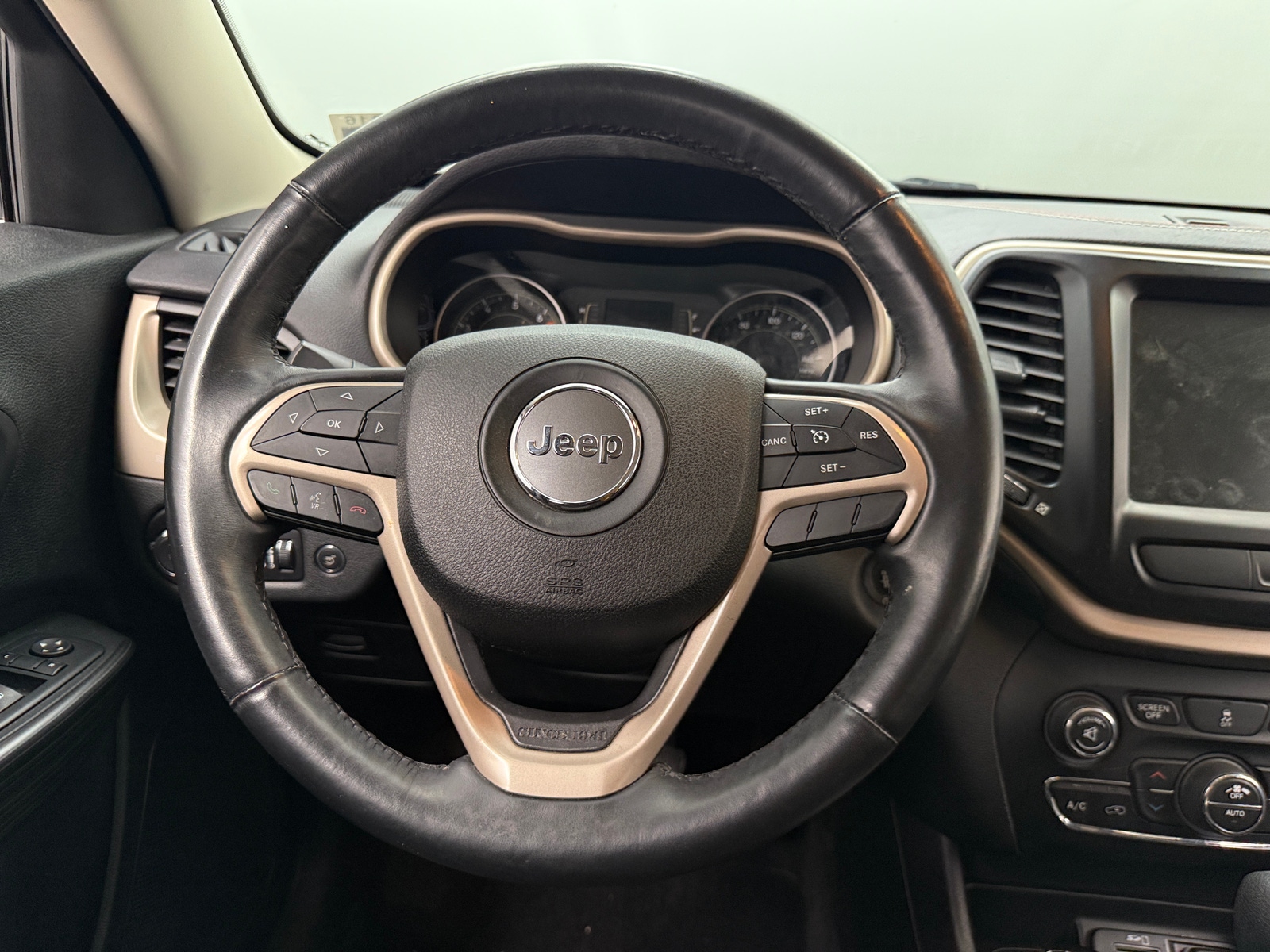 Thumbnail: 2017 Jeep Cherokee - 5