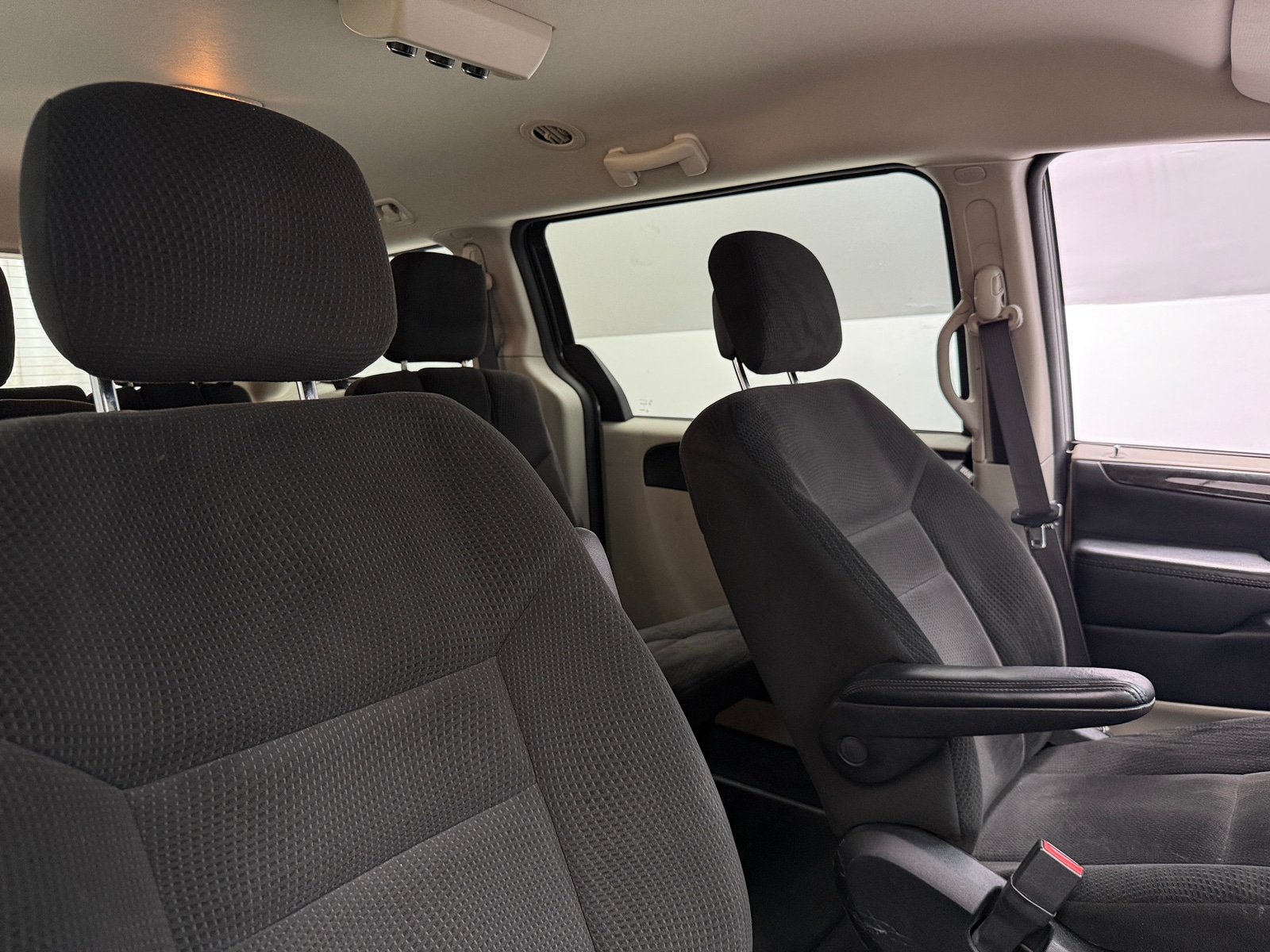 Thumbnail: 2017 Dodge Grand Caravan - 2