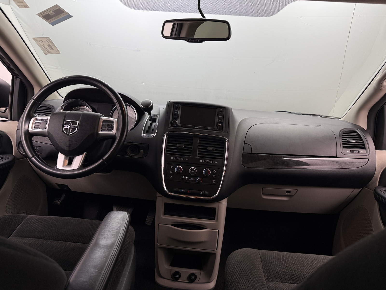 Thumbnail: 2017 Dodge Grand Caravan - 3