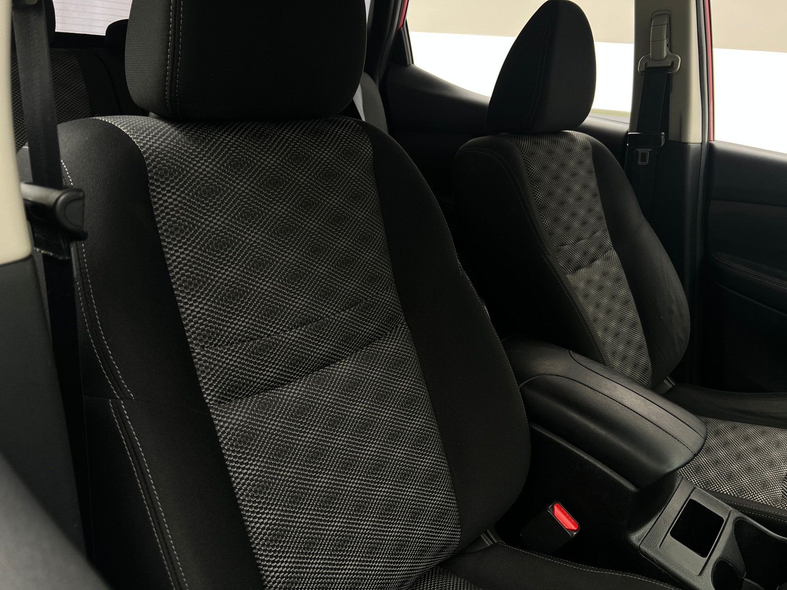 Thumbnail: 2018 Nissan Rogue Sport - 2