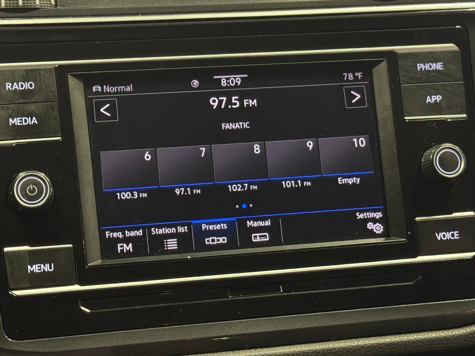 Thumbnail: 2020 Volkswagen Tiguan - 4