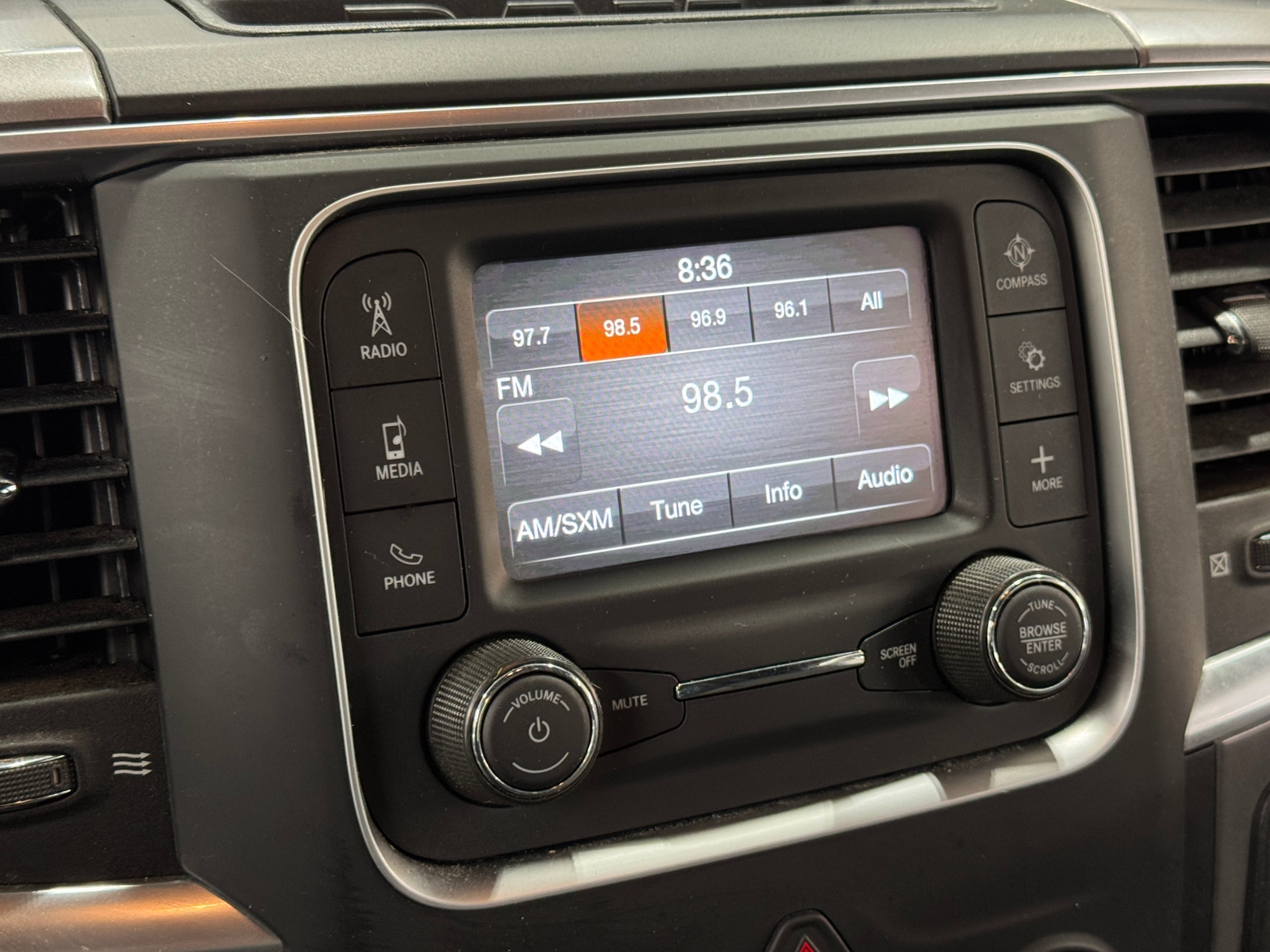 Thumbnail: 2022 RAM 1500 Classic - 4