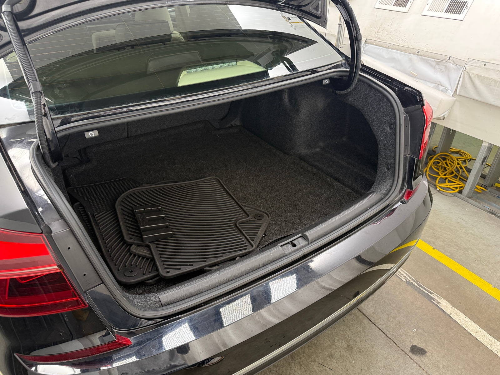 Thumbnail: 2017 Volkswagen Passat - 6
