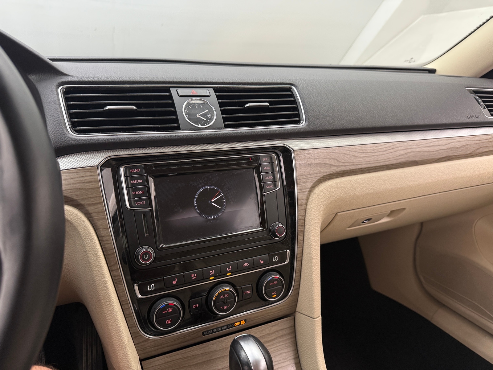 Thumbnail: 2017 Volkswagen Passat - 3