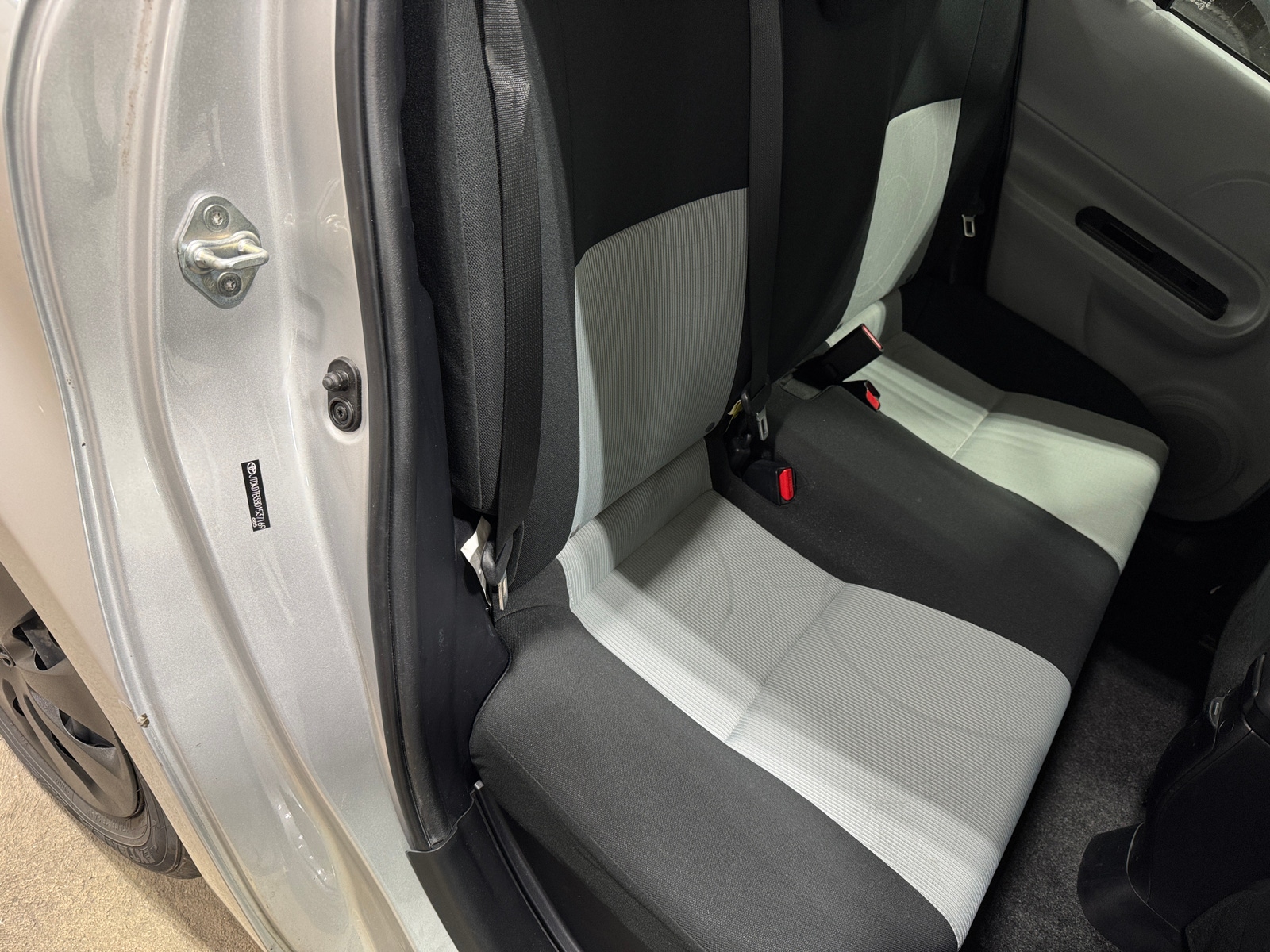 Thumbnail: 2013 Toyota Prius c - 5