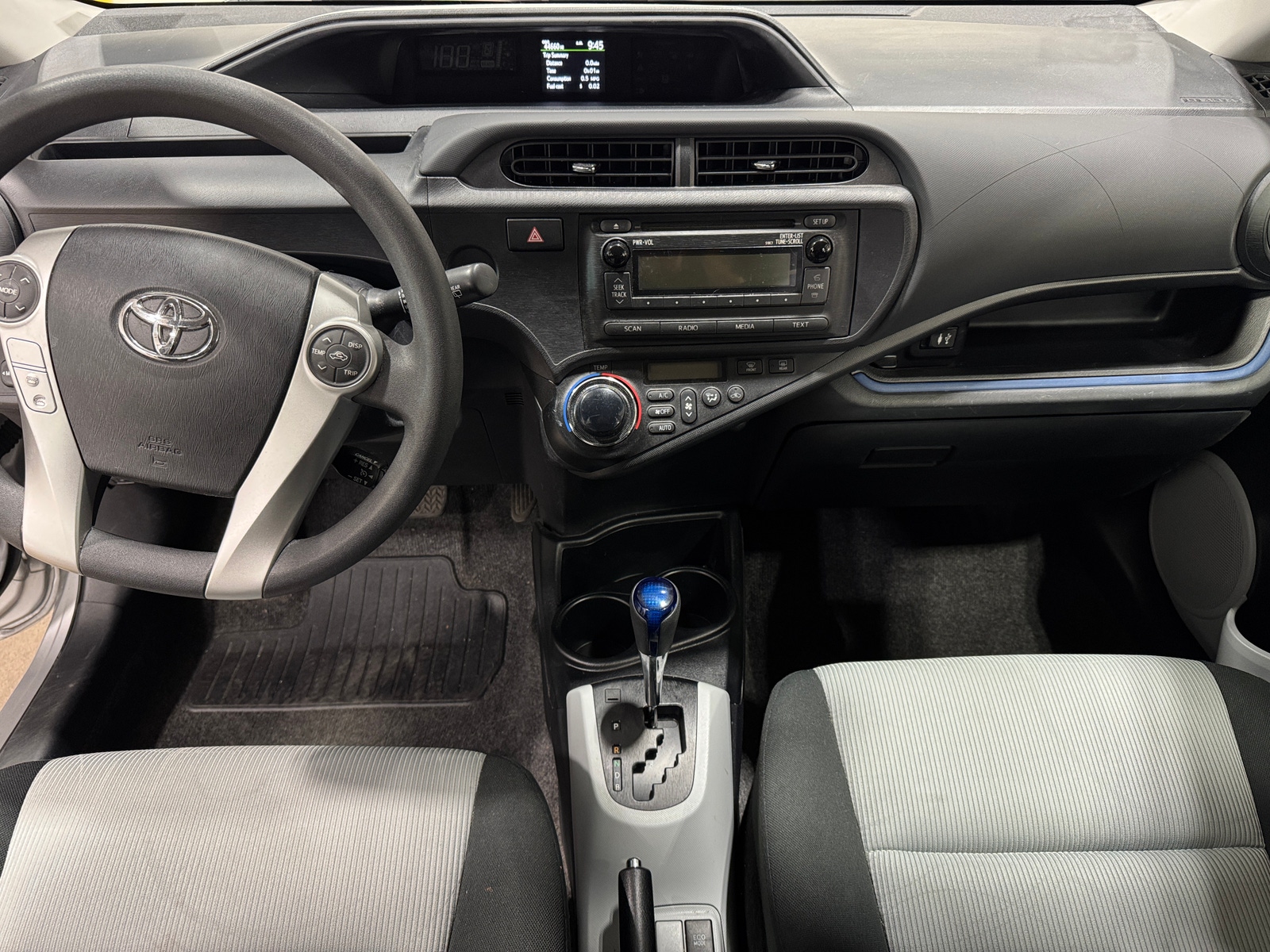 Thumbnail: 2013 Toyota Prius c - 3