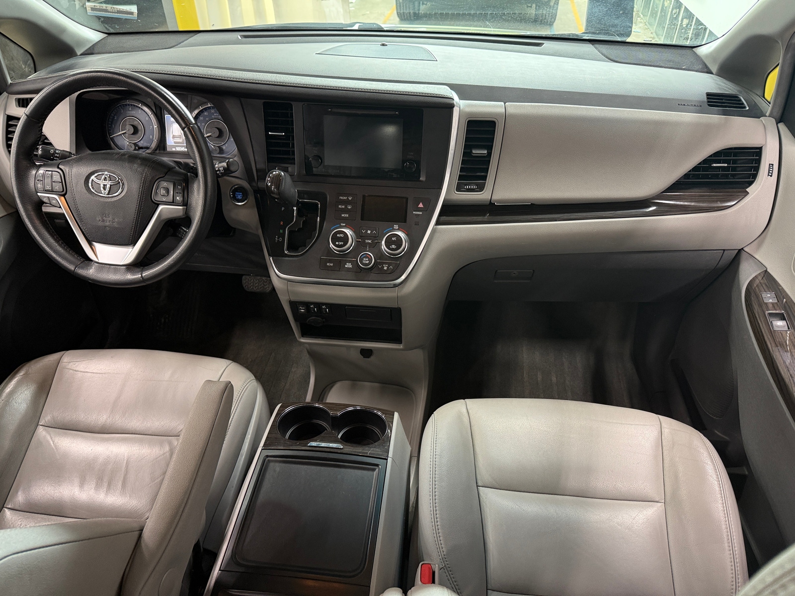 Thumbnail: 2017 Toyota Sienna - 2
