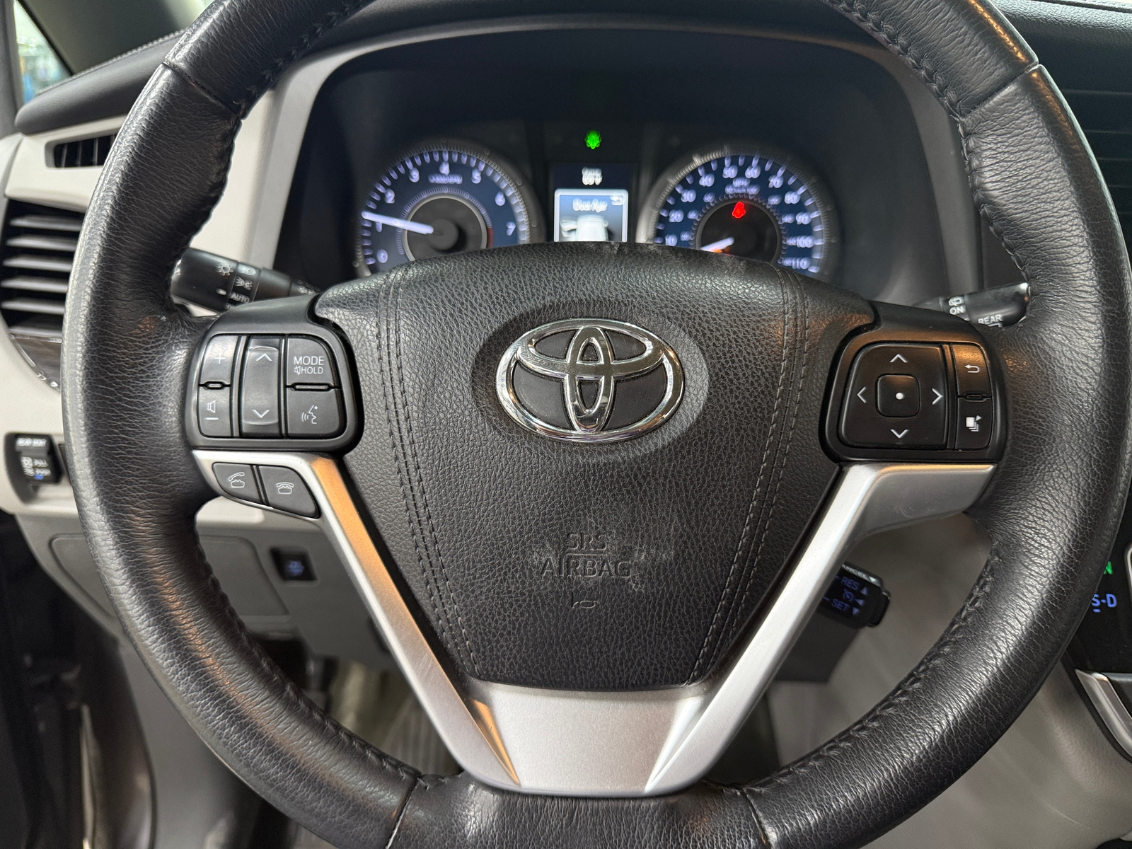 Thumbnail: 2017 Toyota Sienna - 4